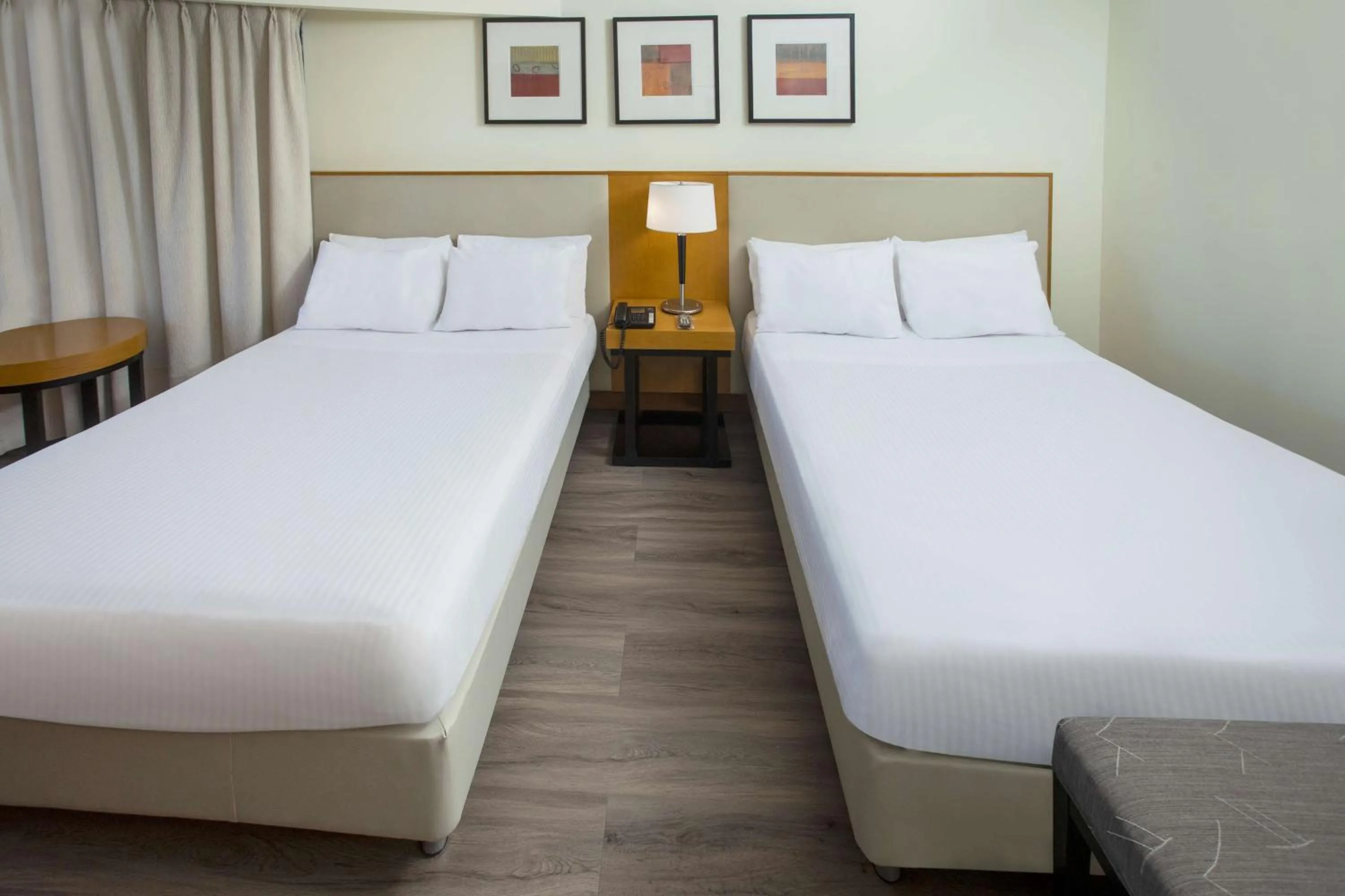 Photo of the whole room, Bed in NH Bariloche Edelweiss