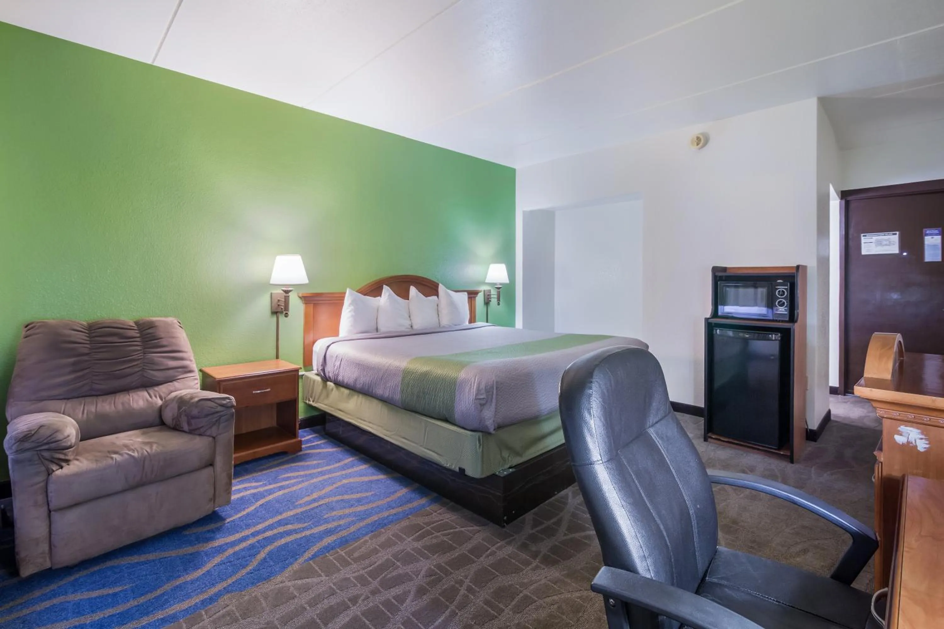 Bed in Badlands Inn & Suites