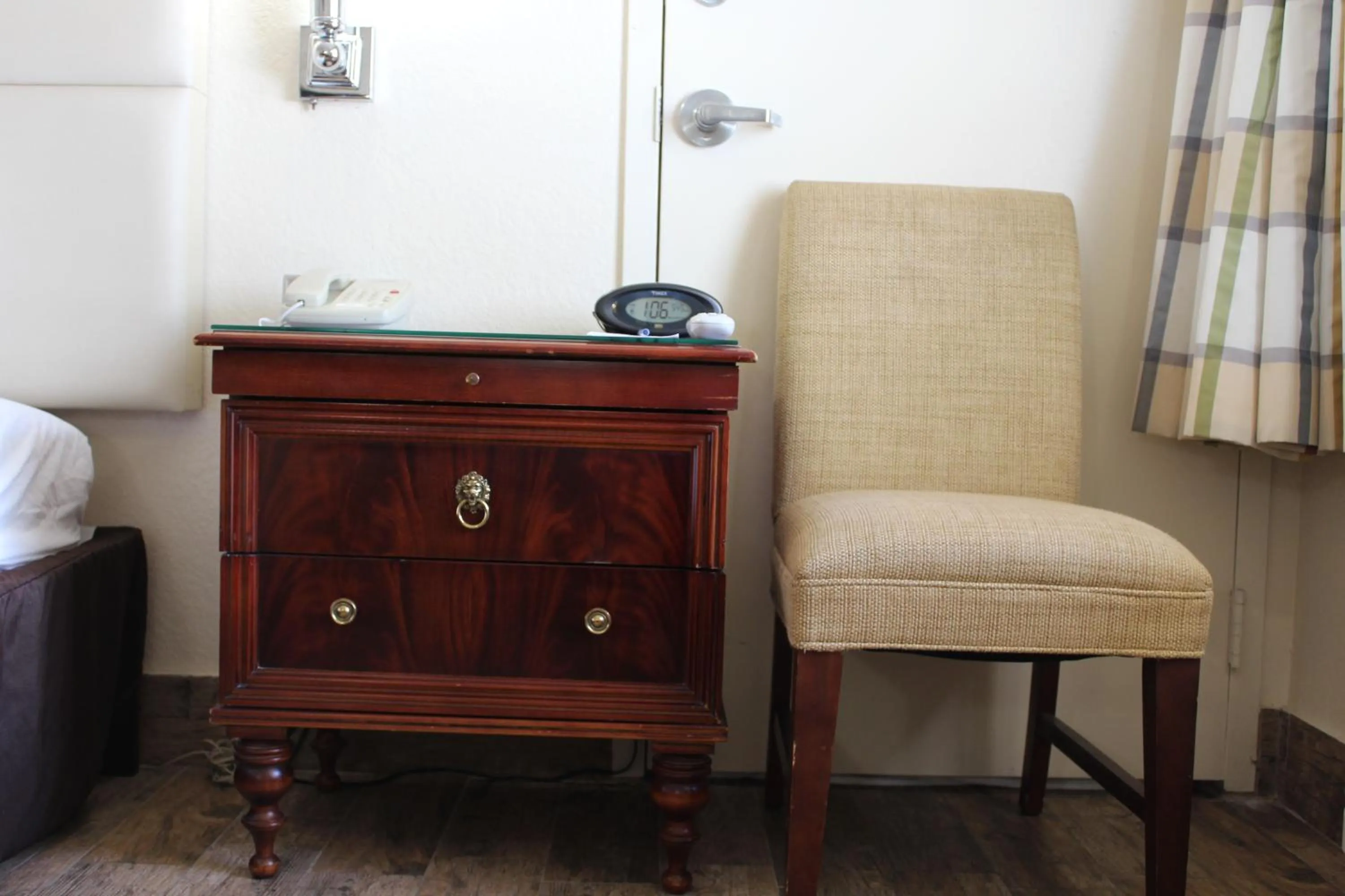 Seating area in Travelodge by Wyndham Florida City/Homestead/Everglades