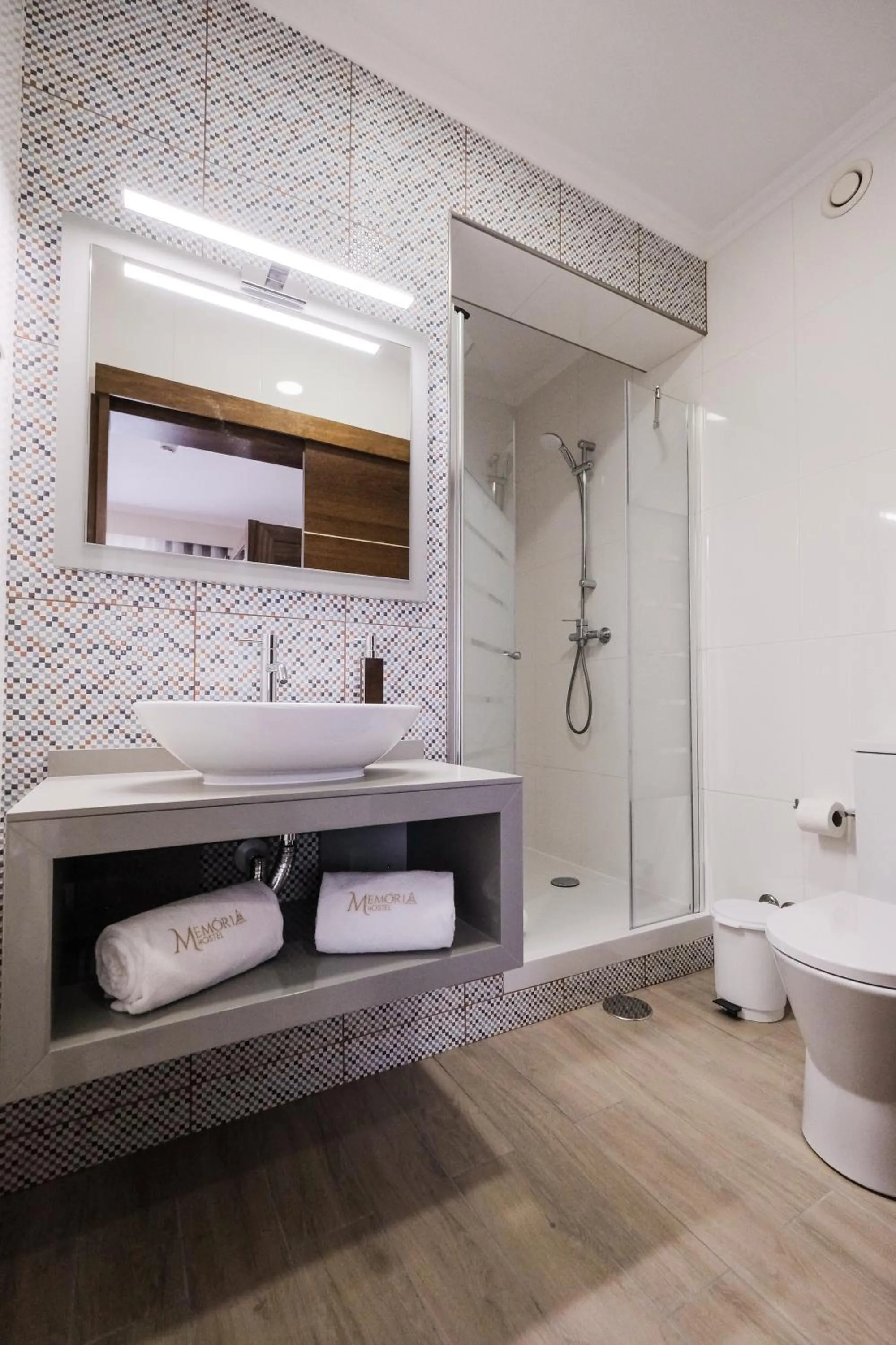 Shower in Memória Charming House