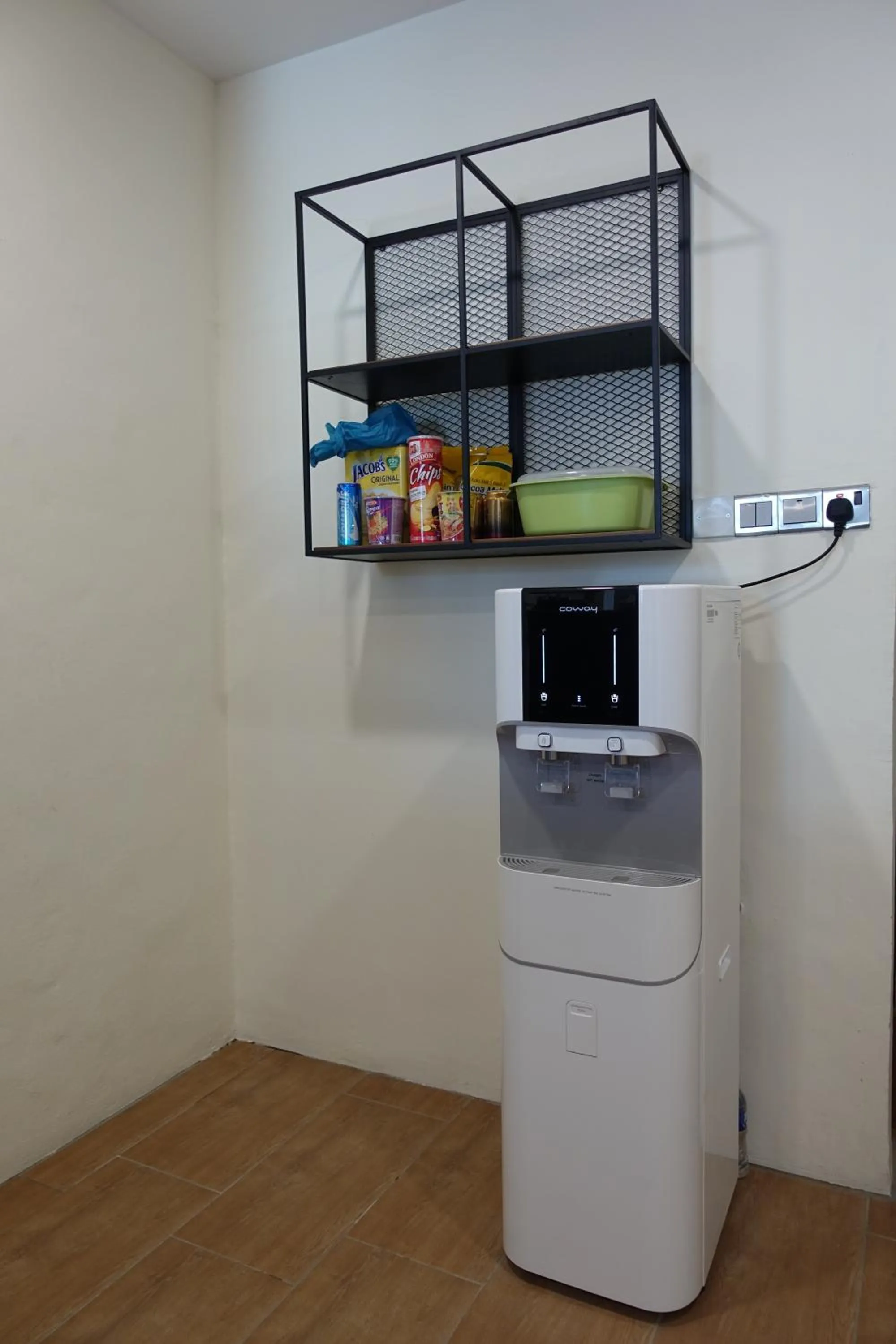 Coffee/tea facilities in SUNBAY INN