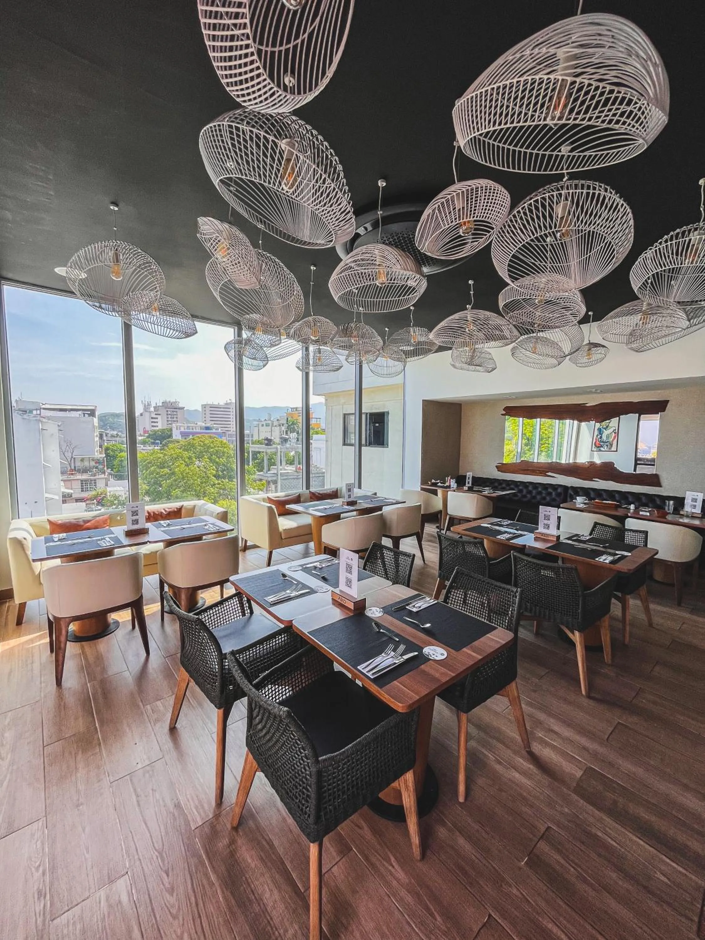 Restaurant/places to eat in Alko Hotel Cotona