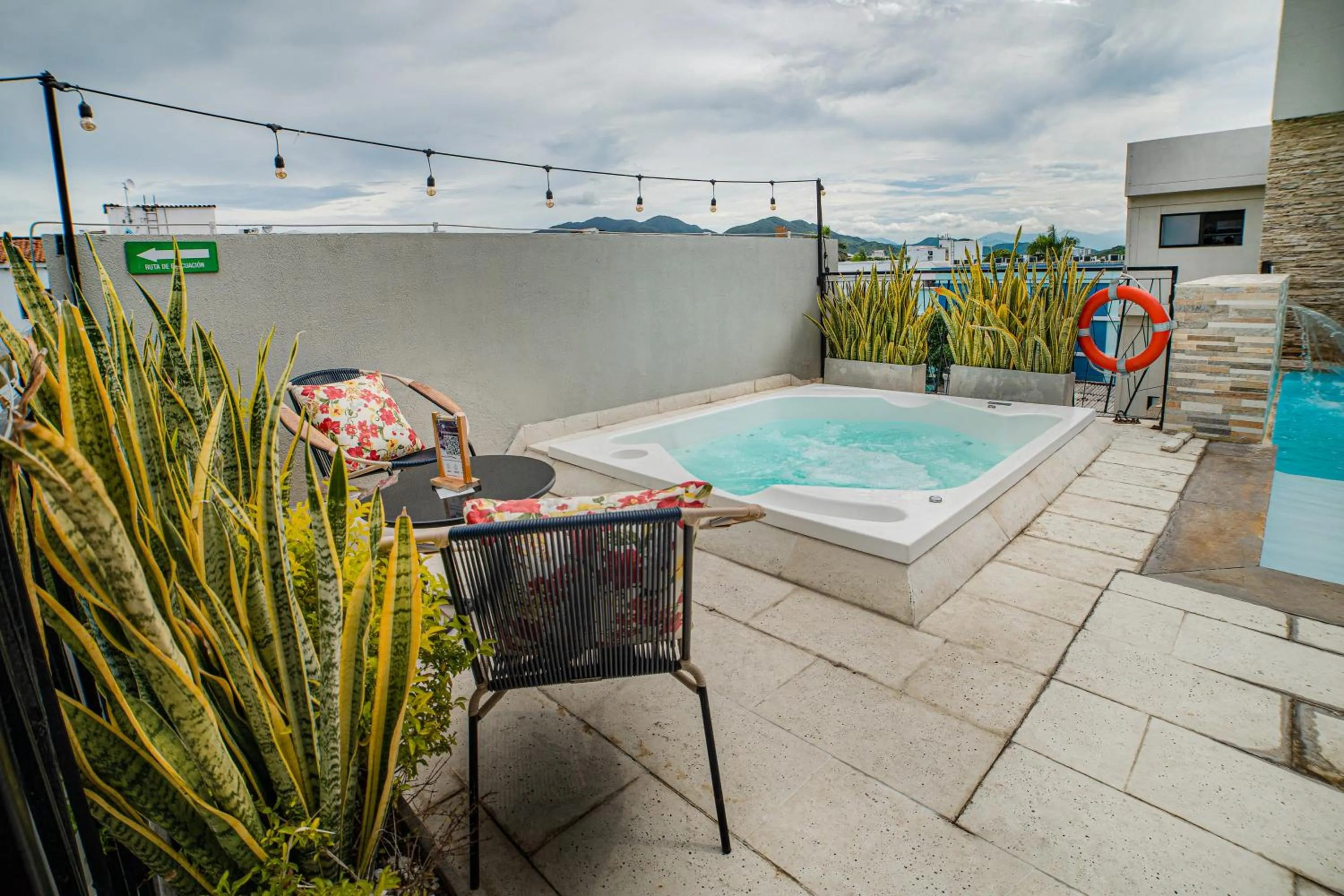 Hot Tub in Alko Hotel Cotona