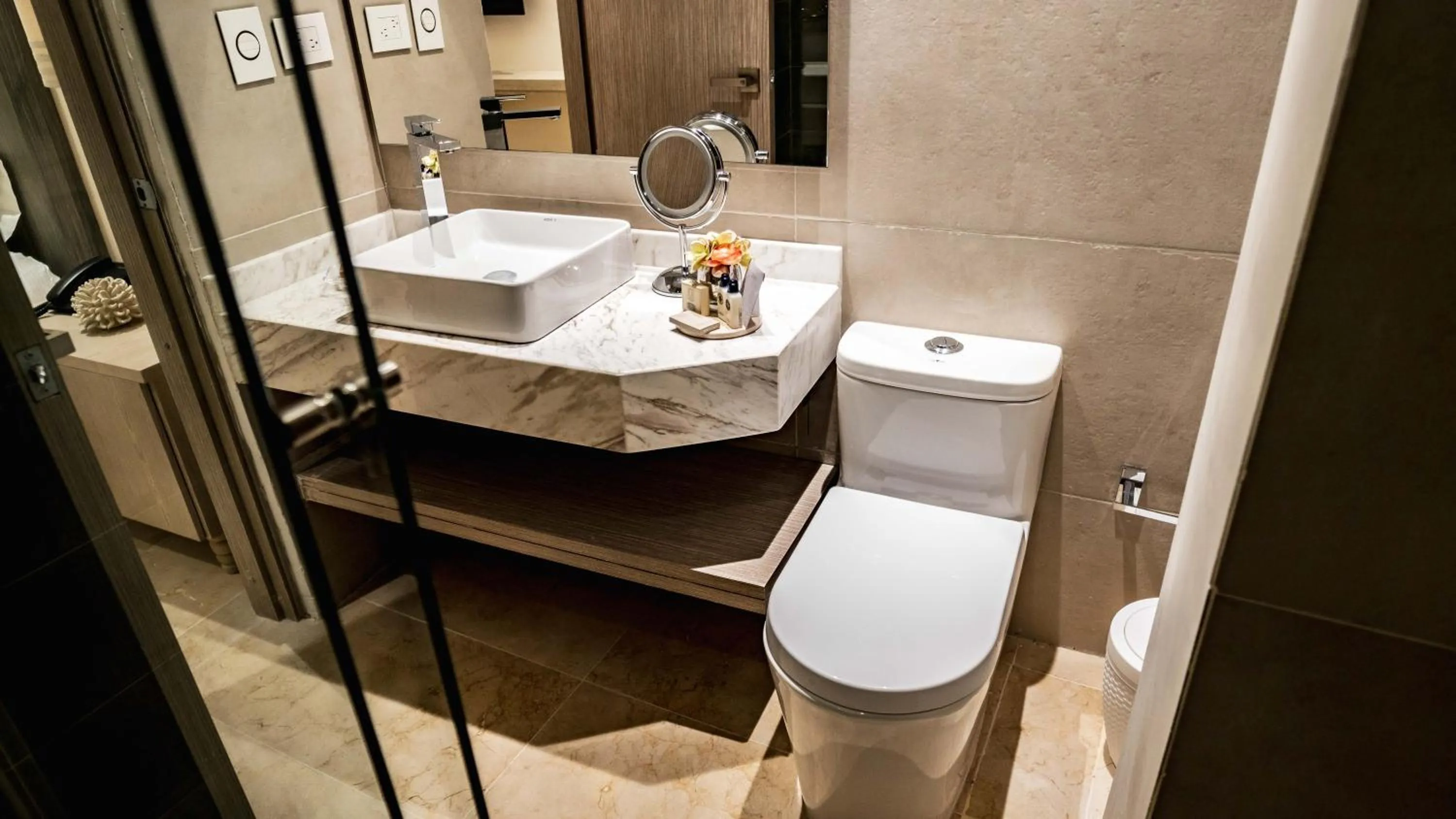 Toilet in Alko Hotel Cotona