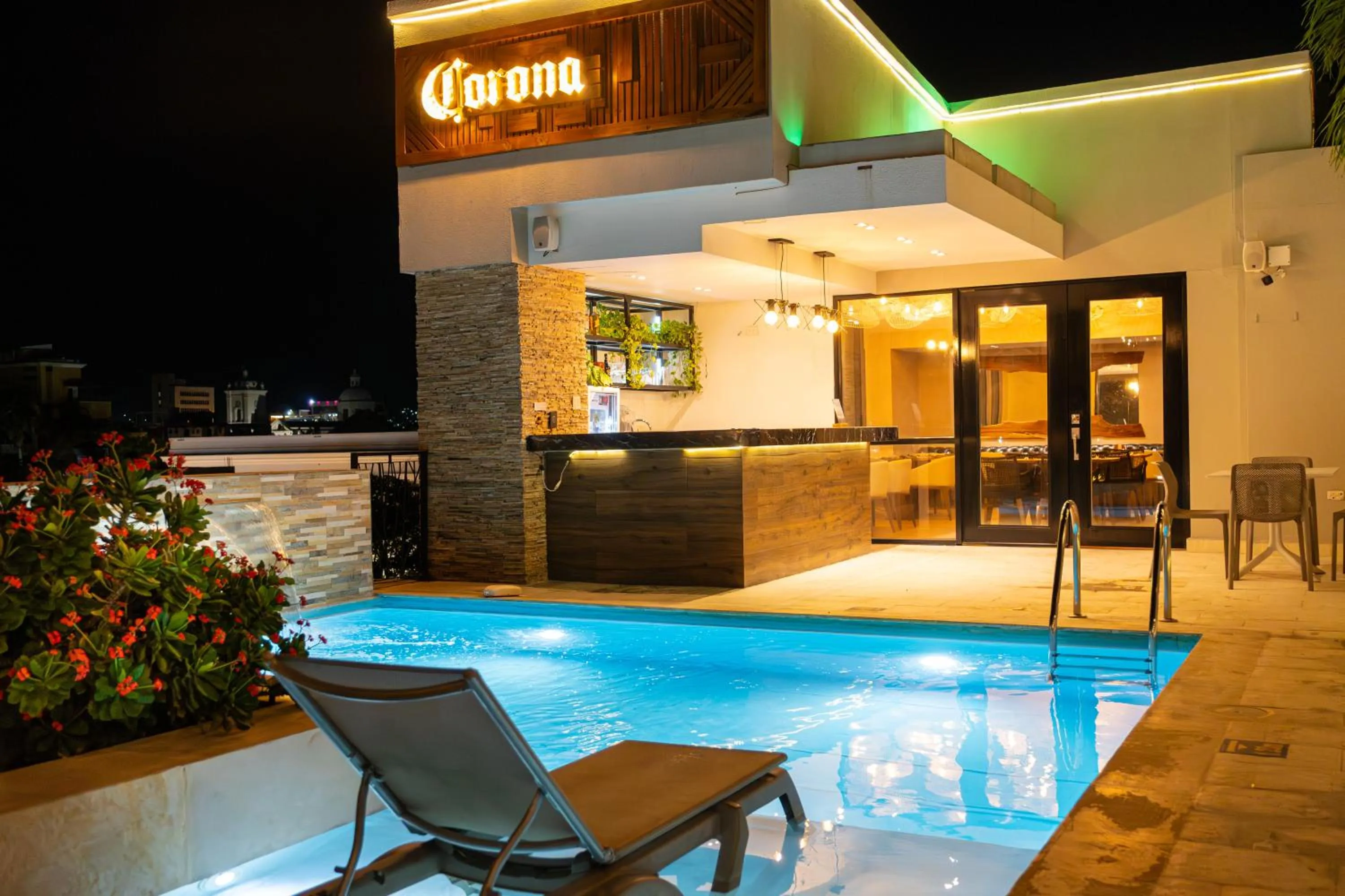 Swimming pool in Hotel Boutique Maree