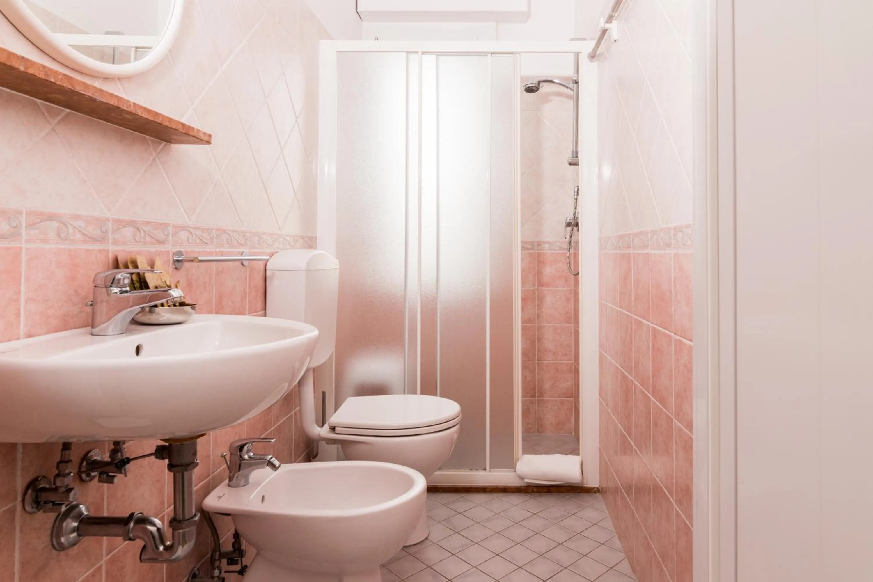 Toilet in Hotel Lydia