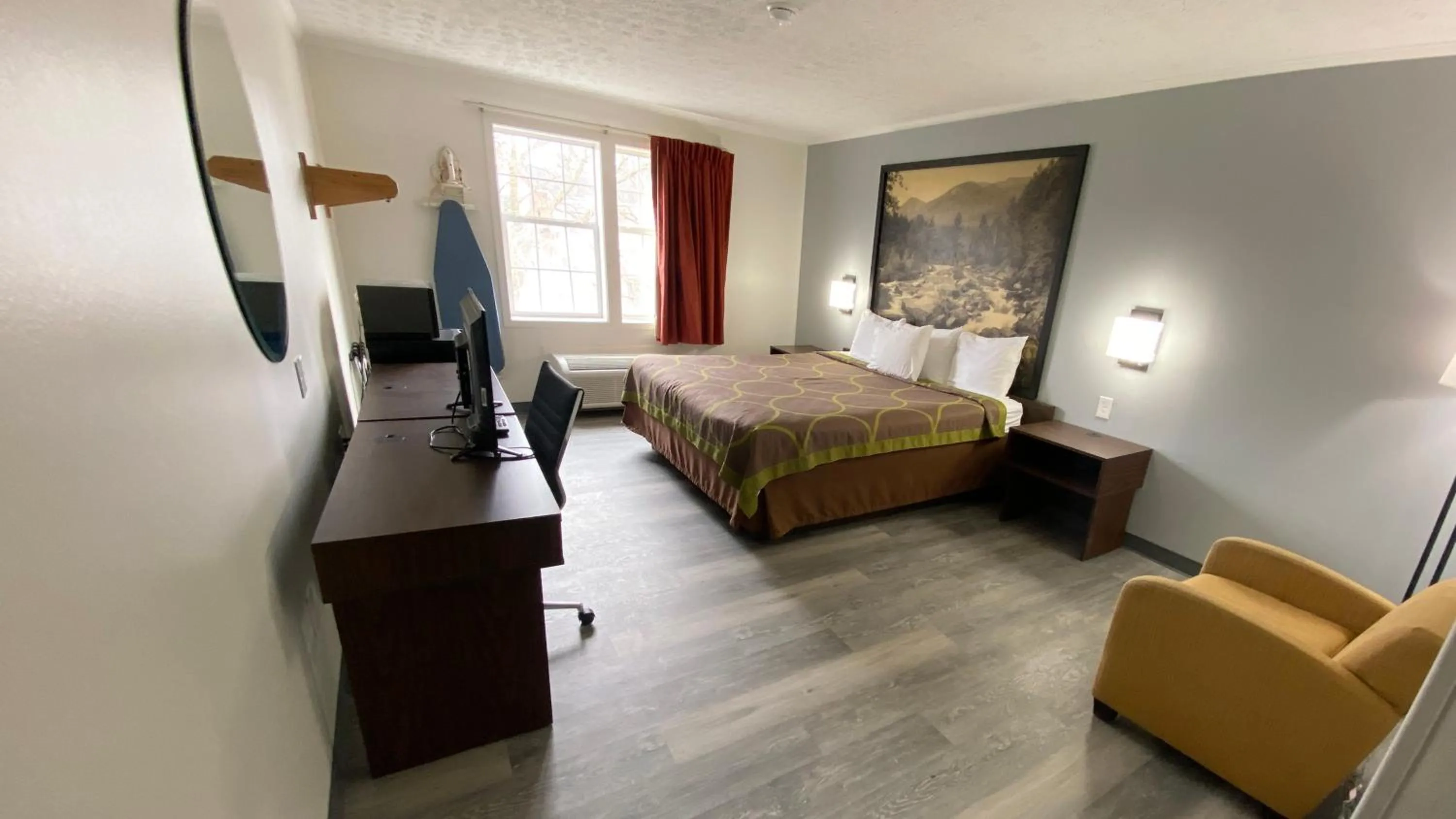 Bedroom, Bed in Executive East Syracuse Hotel