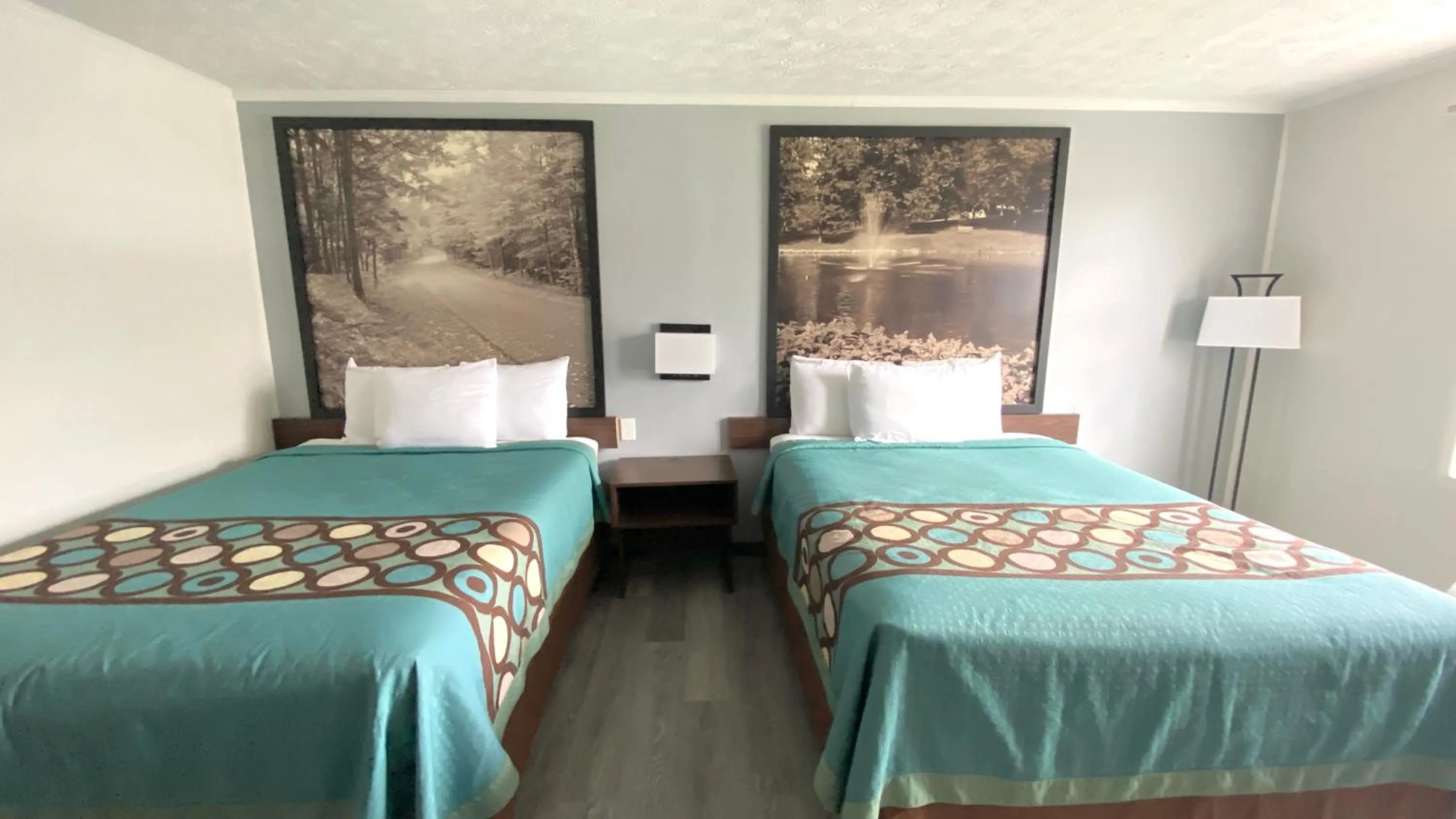 Bedroom, Bed in Executive East Syracuse Hotel