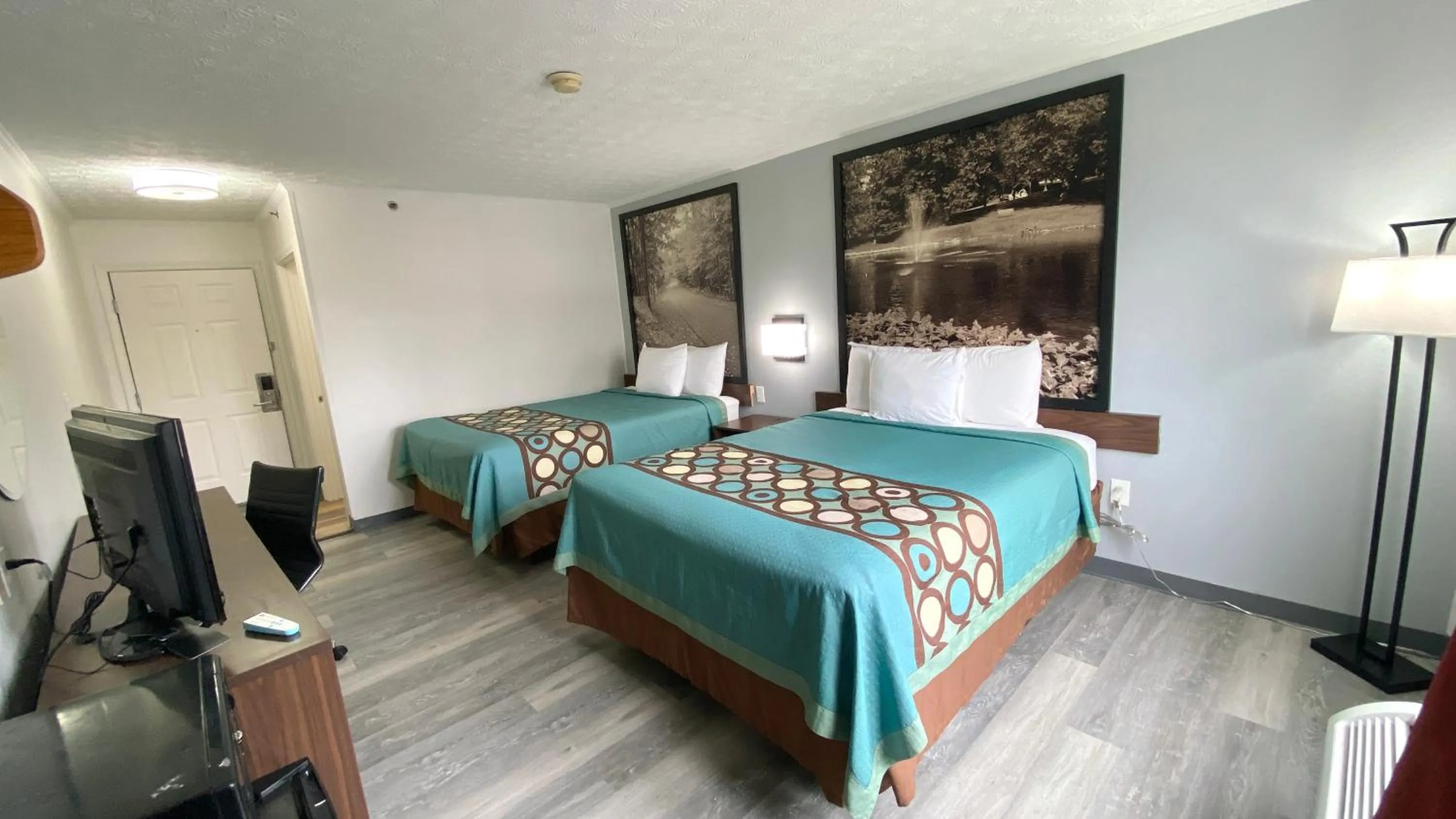 Bedroom, Bed in Executive East Syracuse Hotel