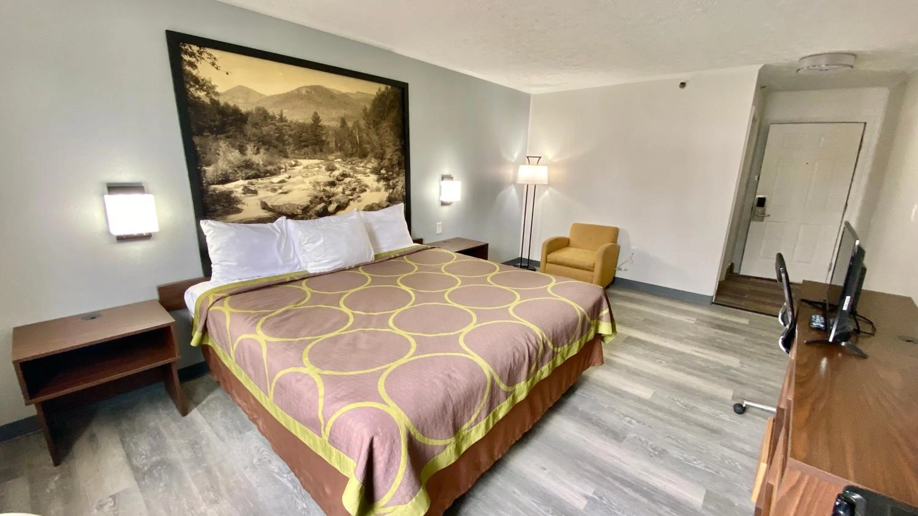 Bedroom, Bed in Executive East Syracuse Hotel