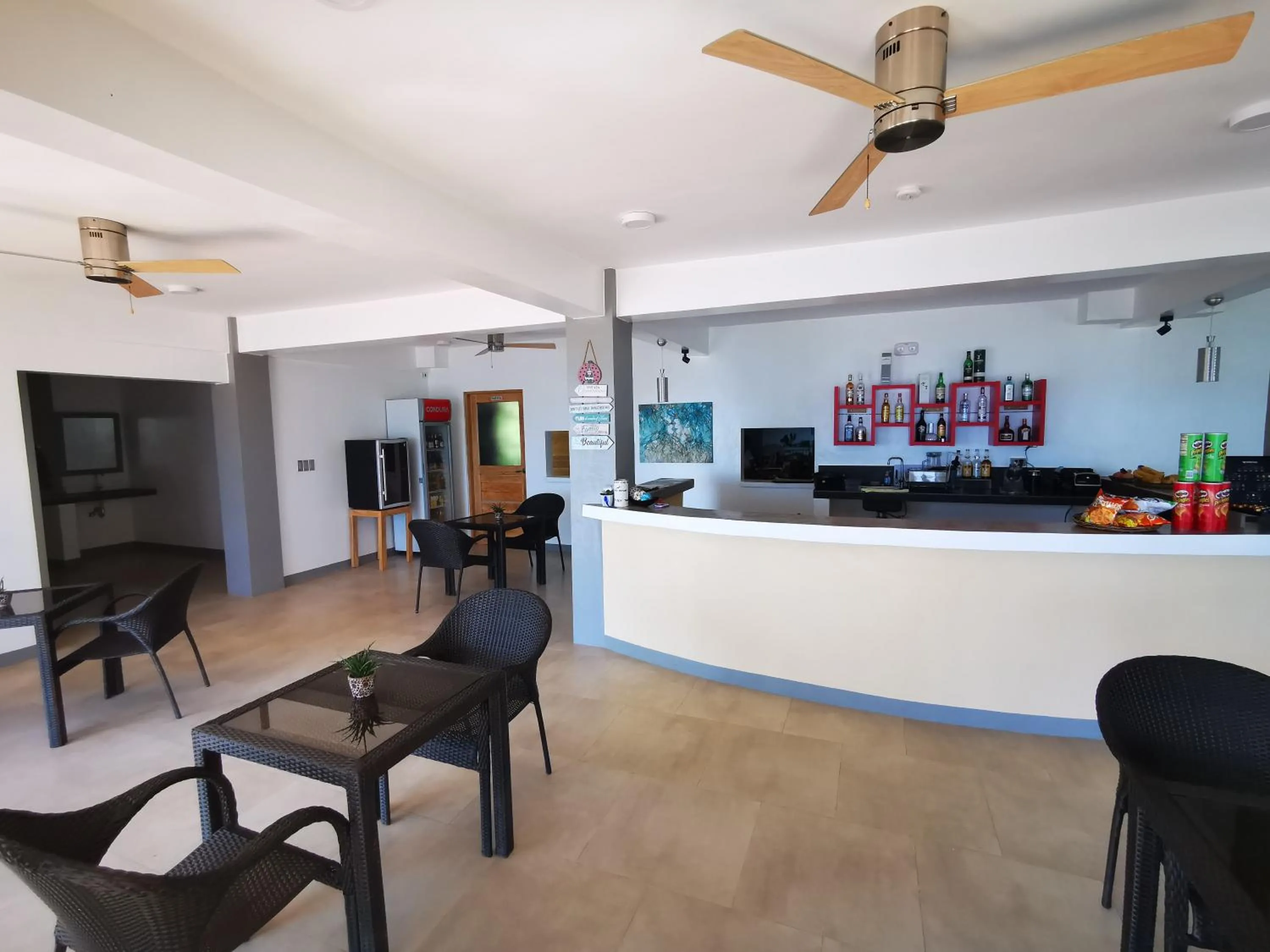 Seating area in Sunset Cove Beach & Dive Resort