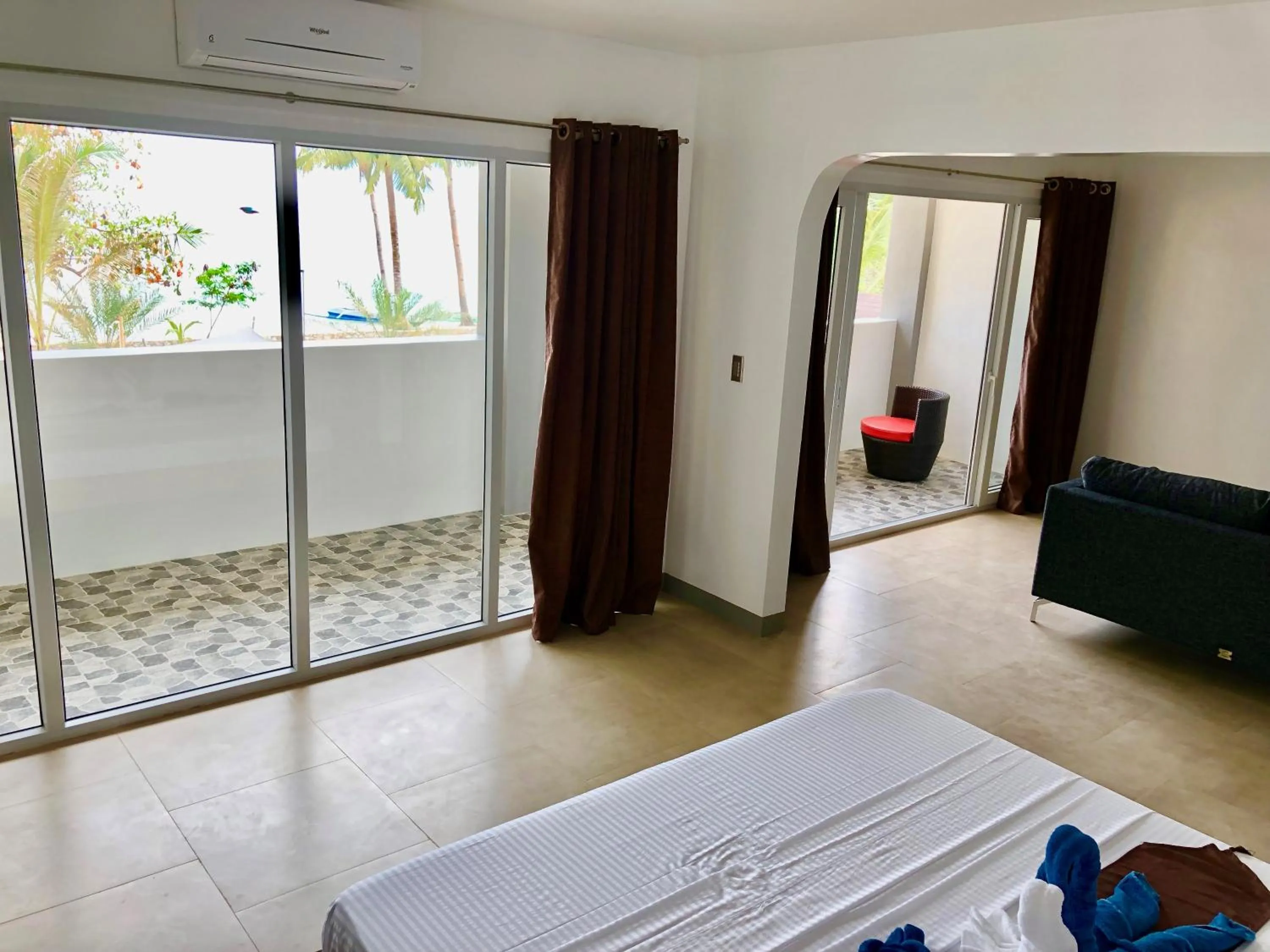 Photo of the whole room, Bed in Sunset Cove Beach & Dive Resort