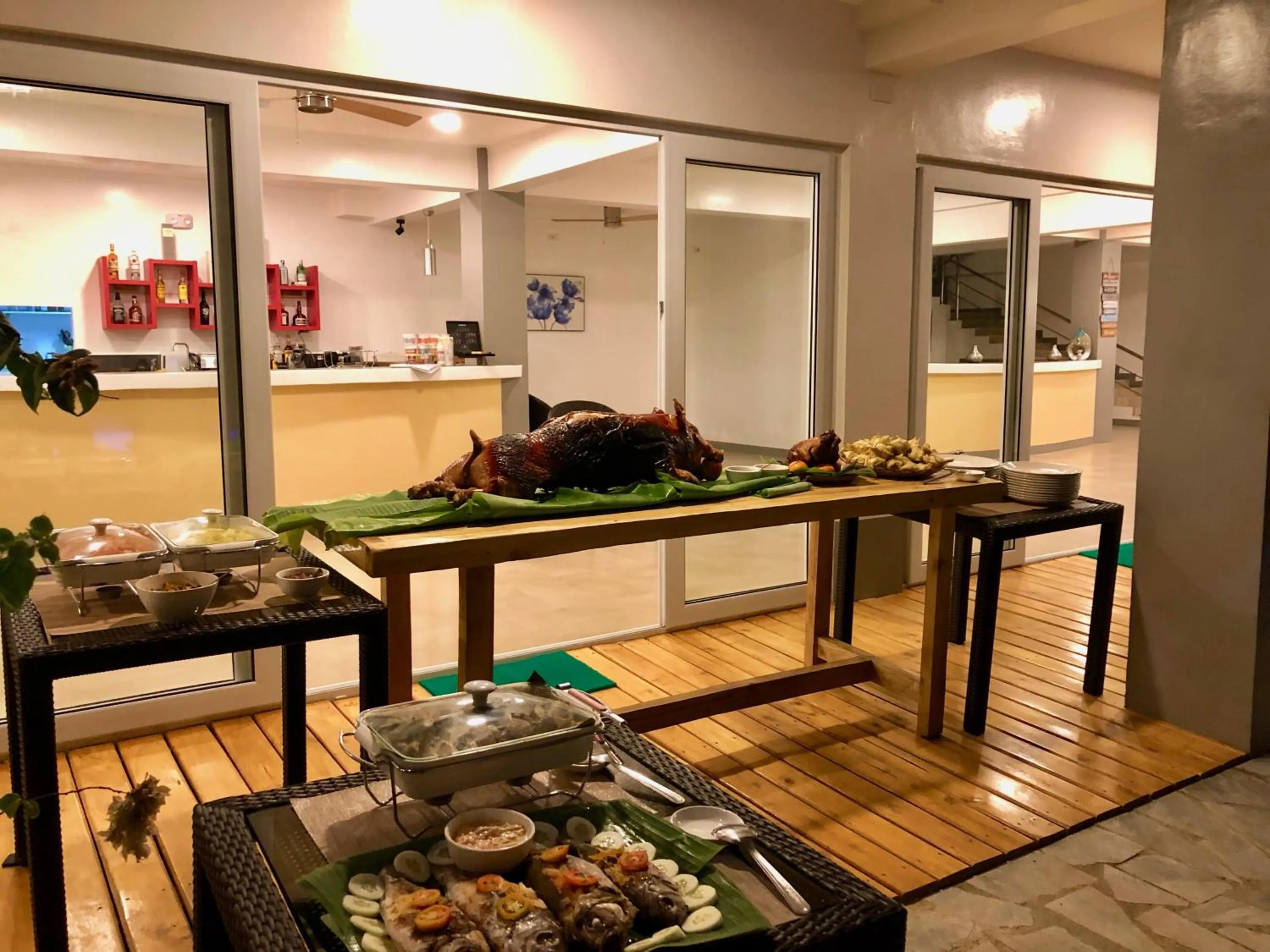 Food and drinks in Sunset Cove Beach & Dive Resort