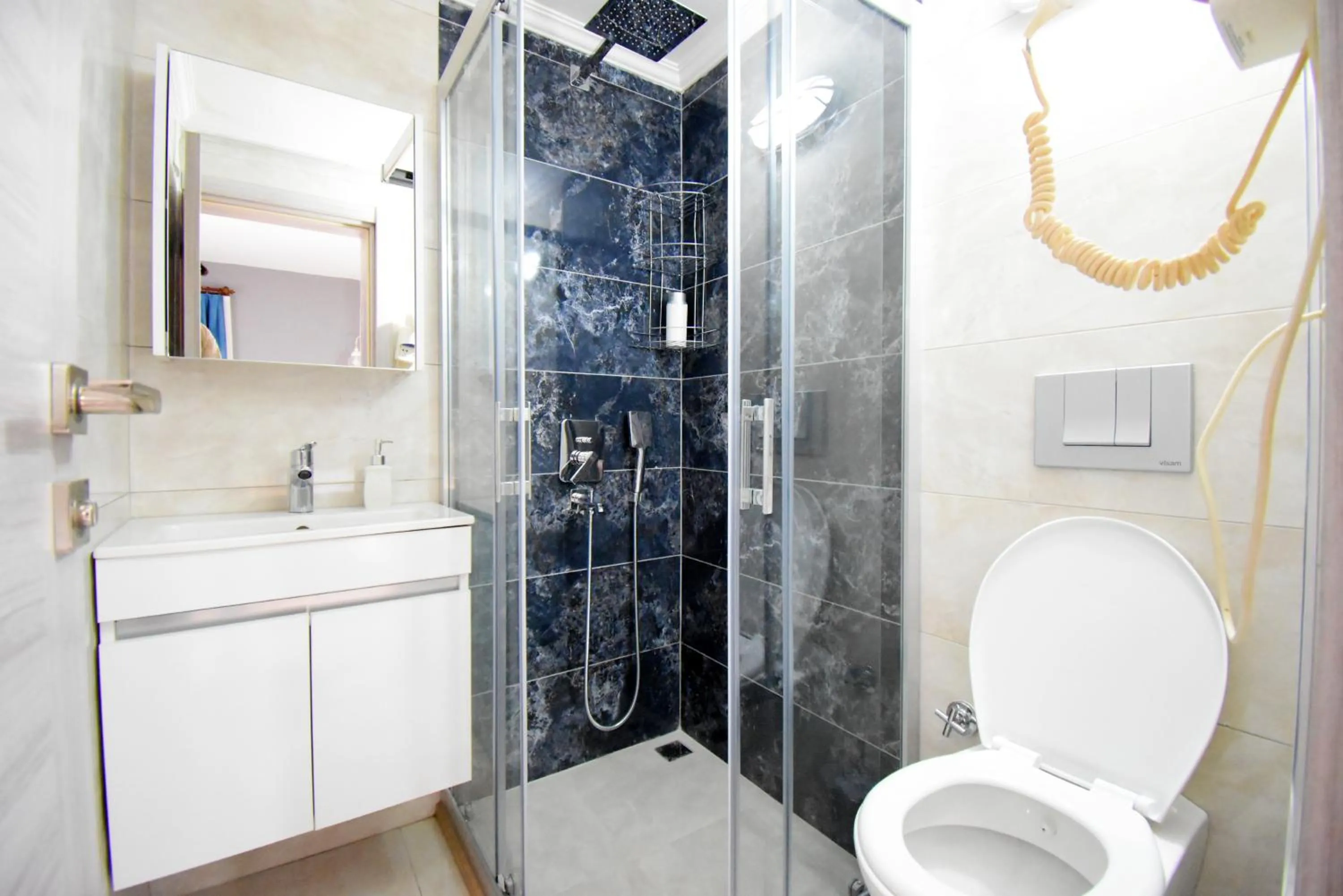 Shower in Eroglu City Hotel