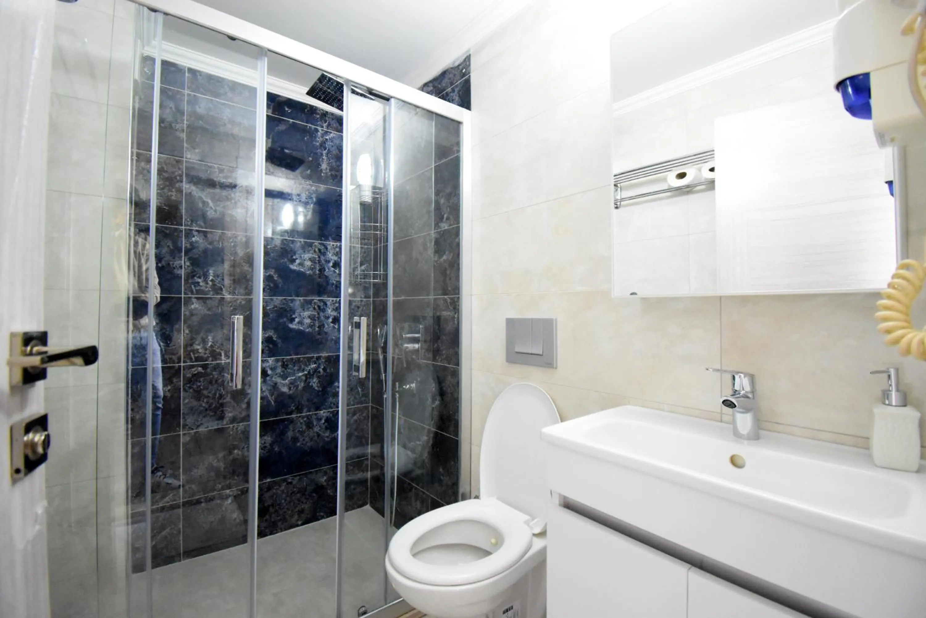 Shower in Eroglu City Hotel