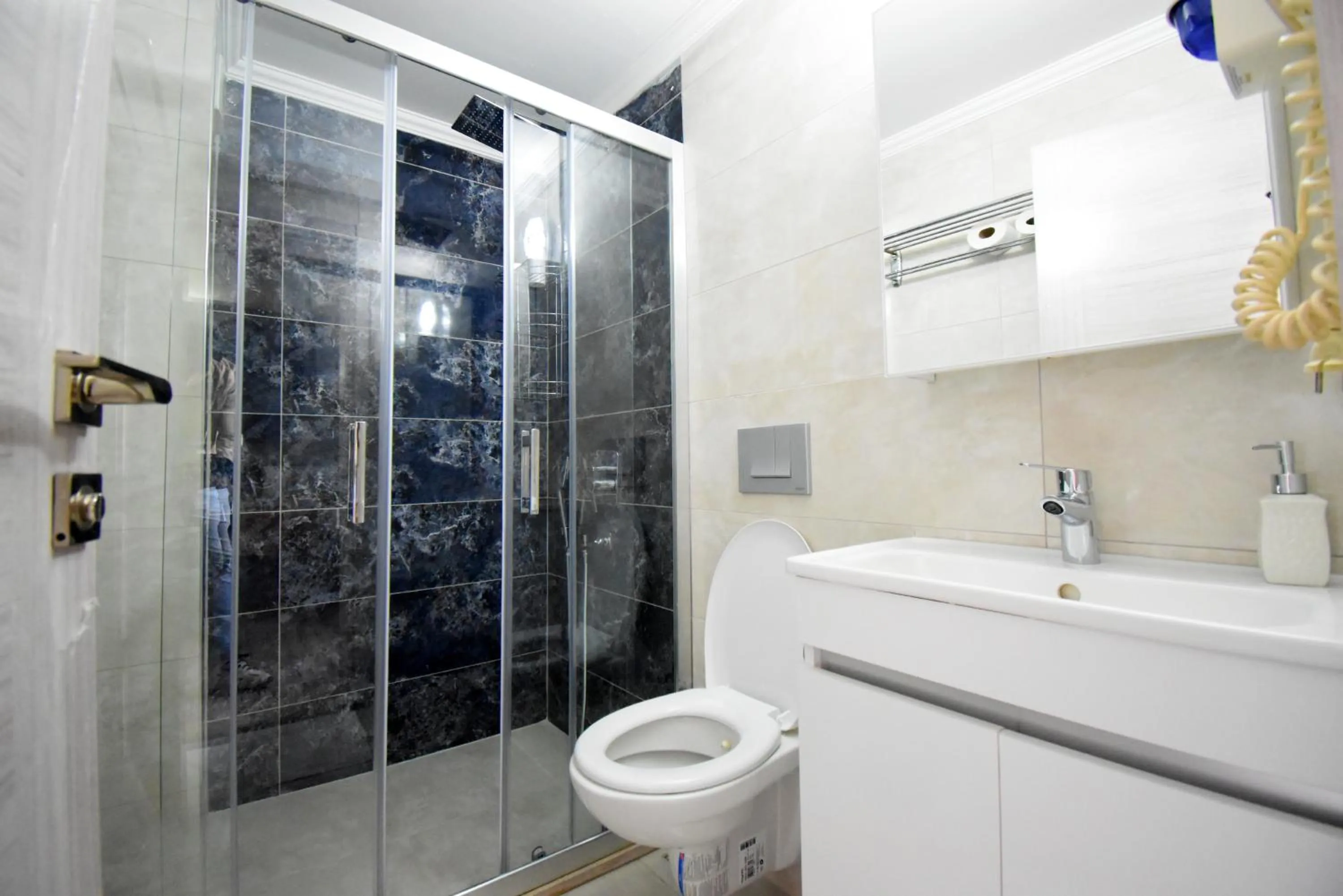 Shower in Eroglu City Hotel