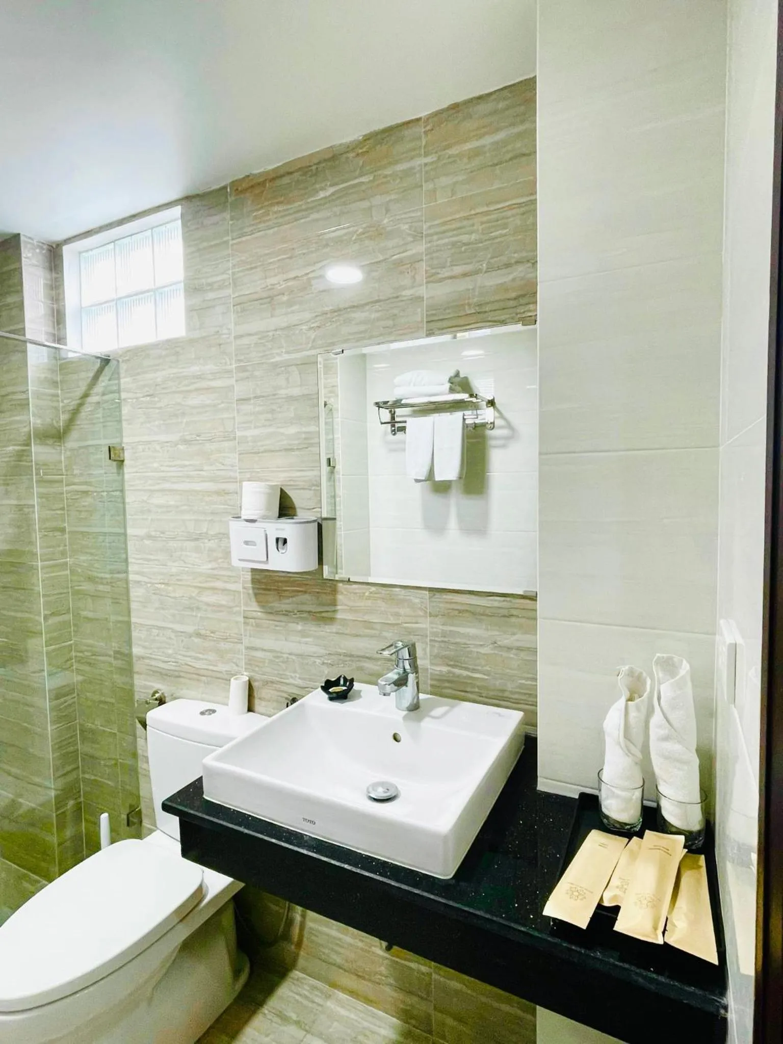 Shower in Hotel De La Seine