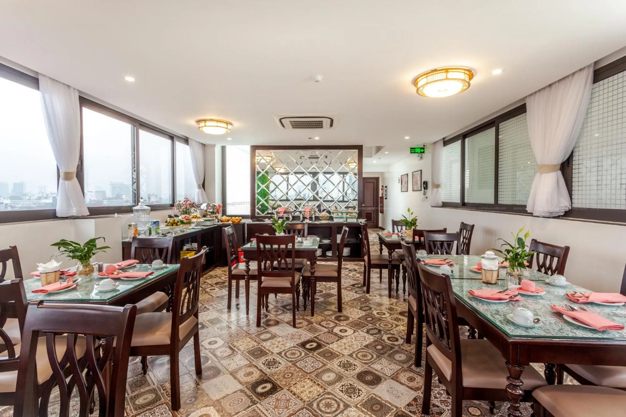 Restaurant/places to eat in Hotel De La Seine