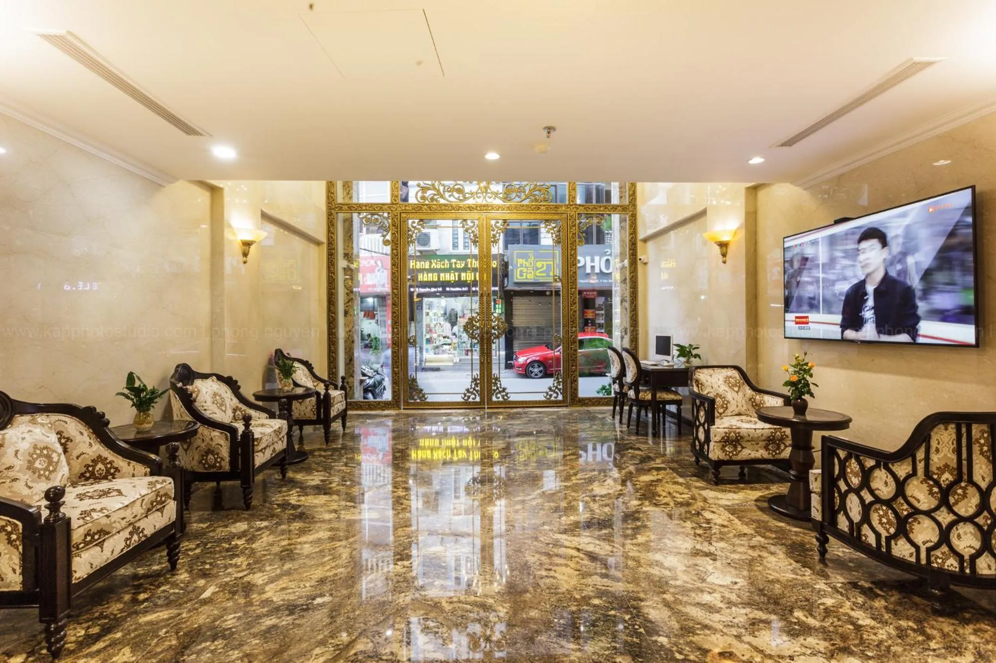 Communal lounge/ TV room in Hotel De La Seine