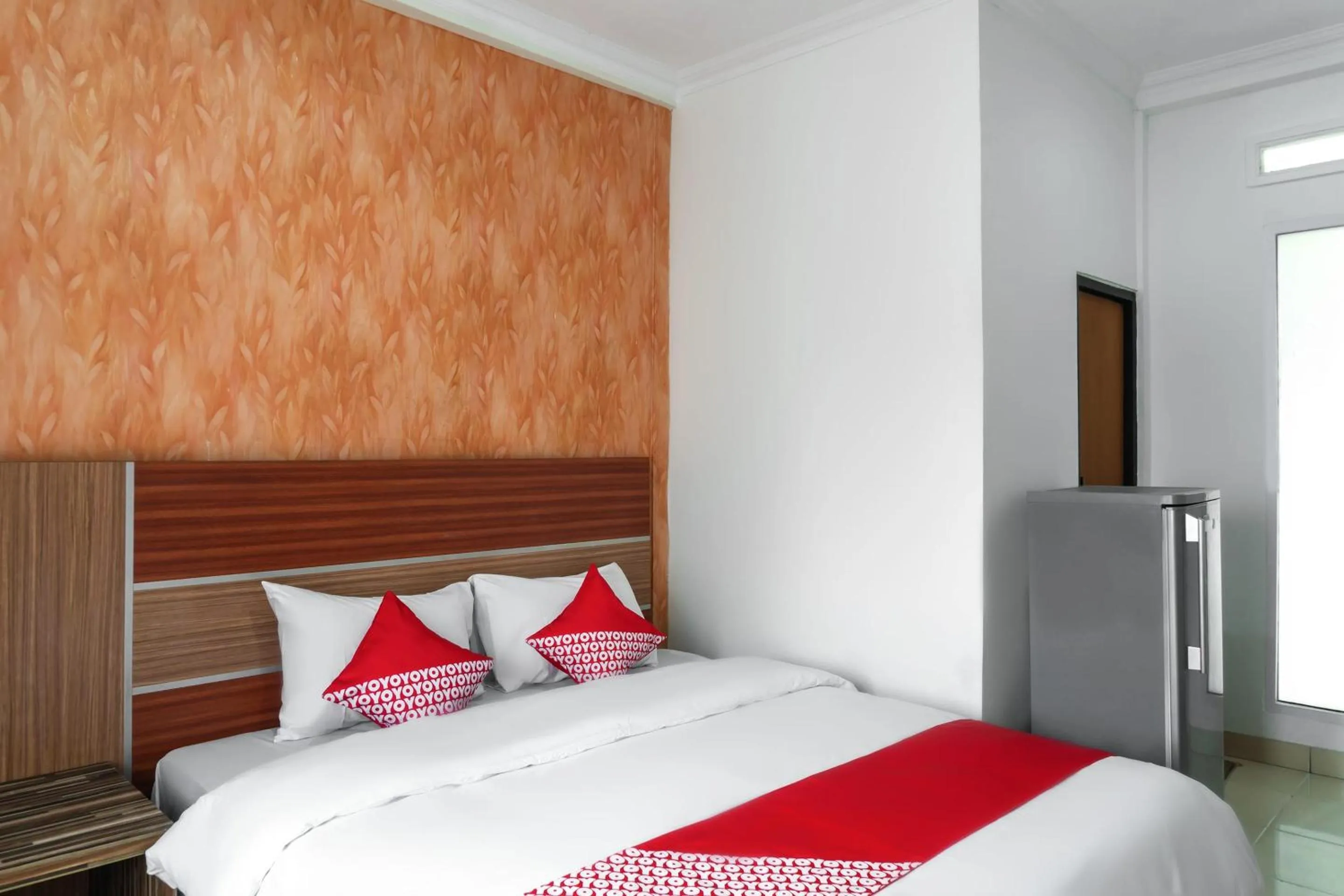 Bedroom in SUPER OYO 617 Sukaraja Residence Syariah