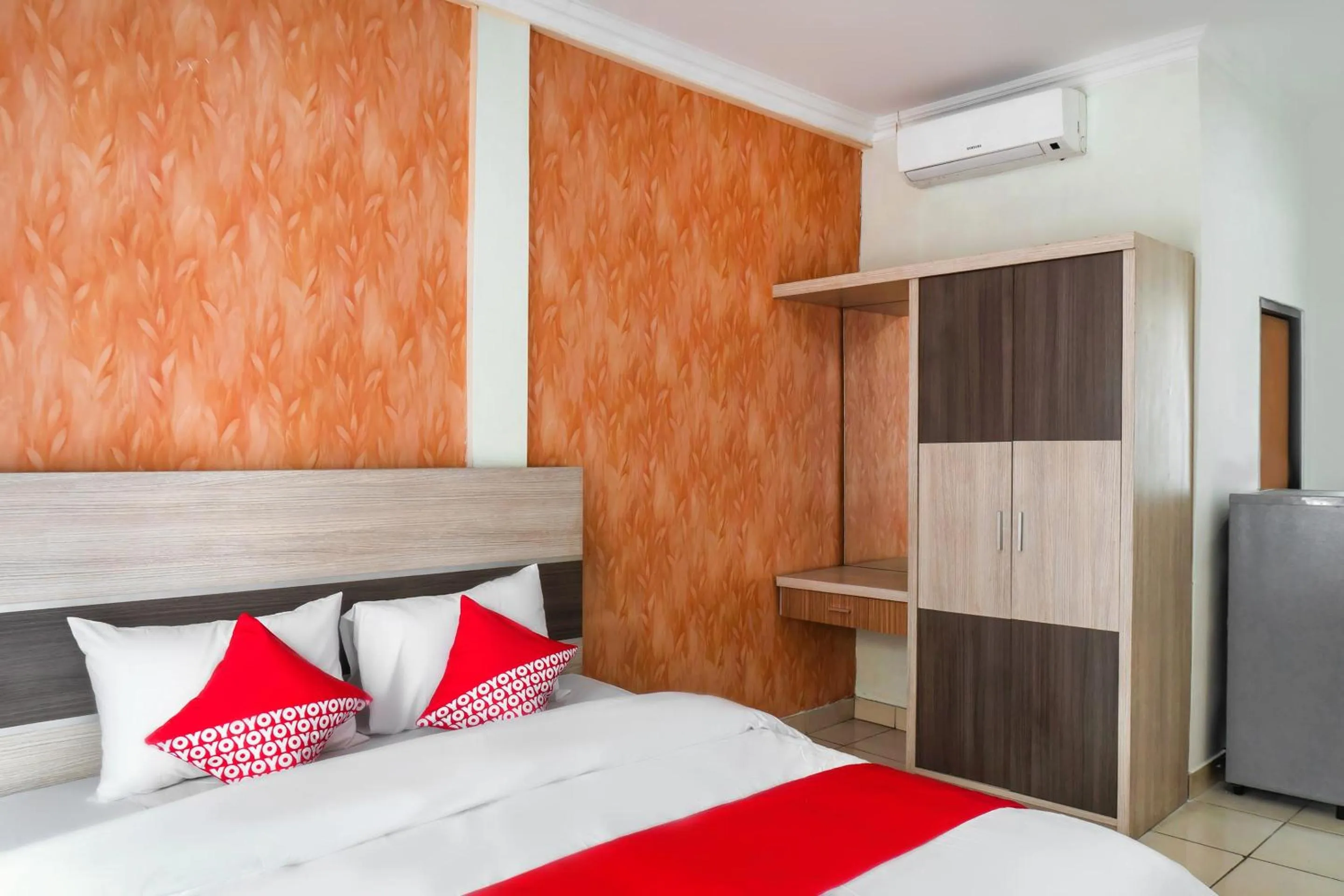 Bedroom in SUPER OYO 617 Sukaraja Residence Syariah