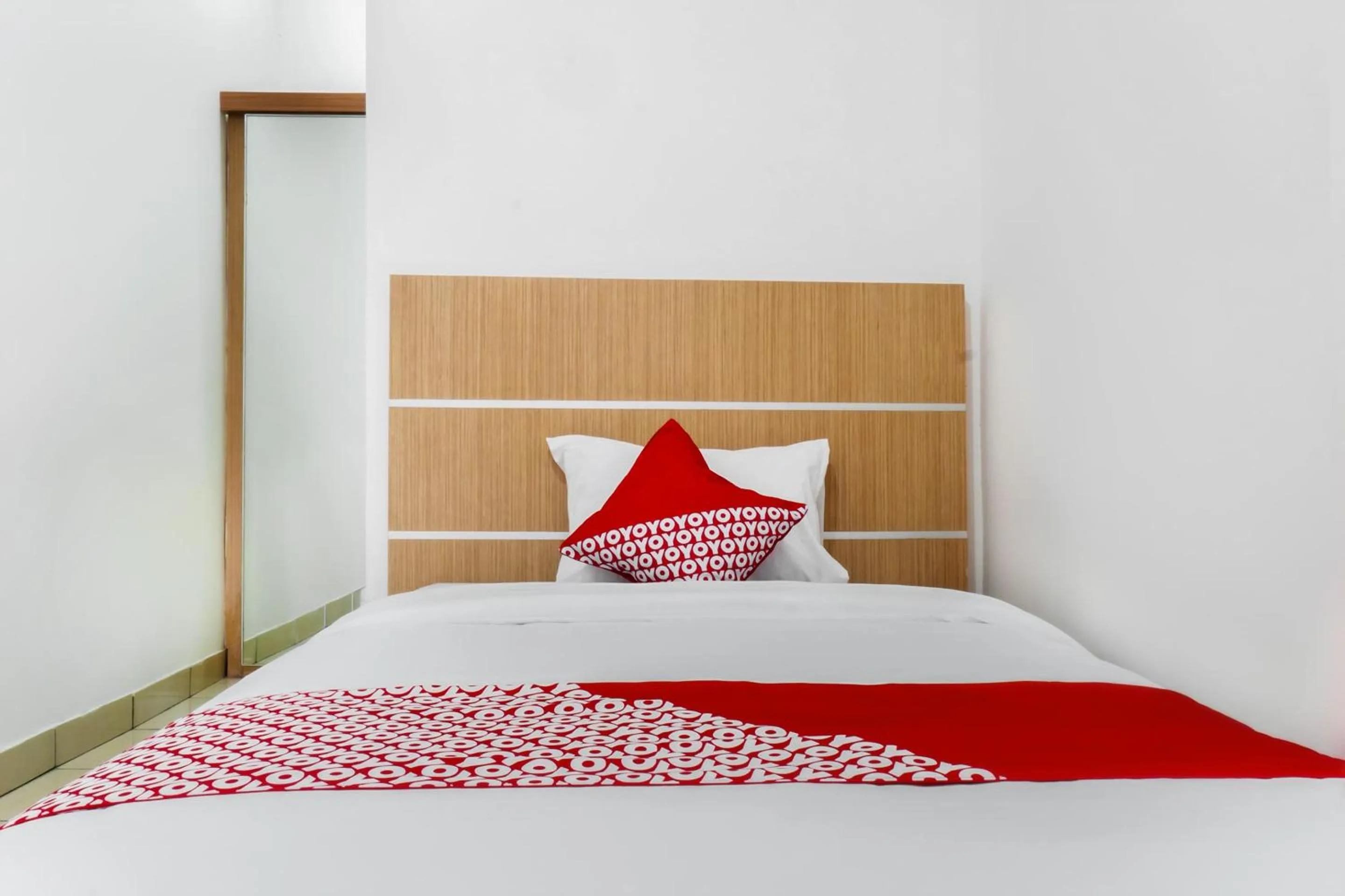 Bedroom in SUPER OYO 617 Sukaraja Residence Syariah