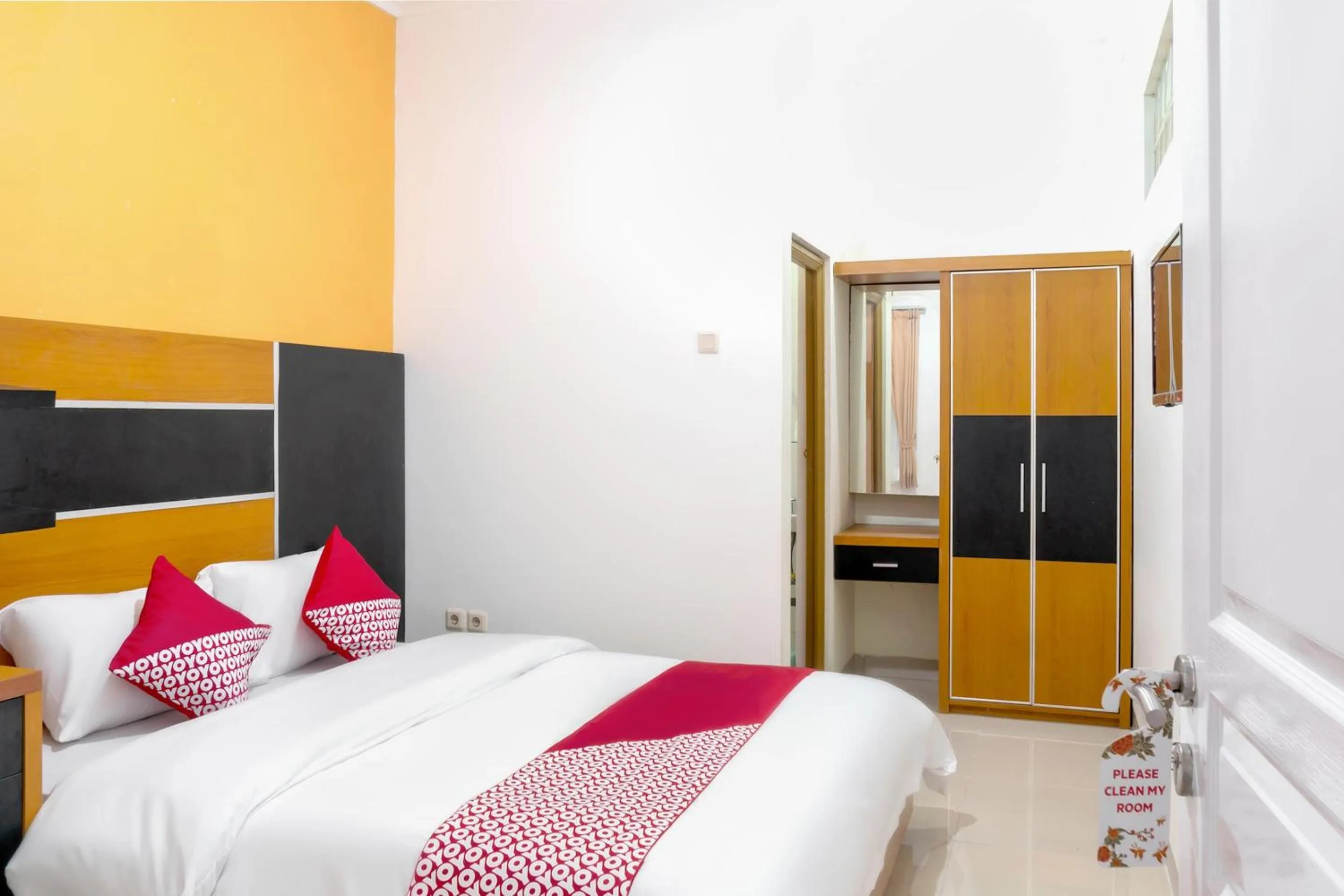 Bedroom in SUPER OYO 617 Sukaraja Residence Syariah