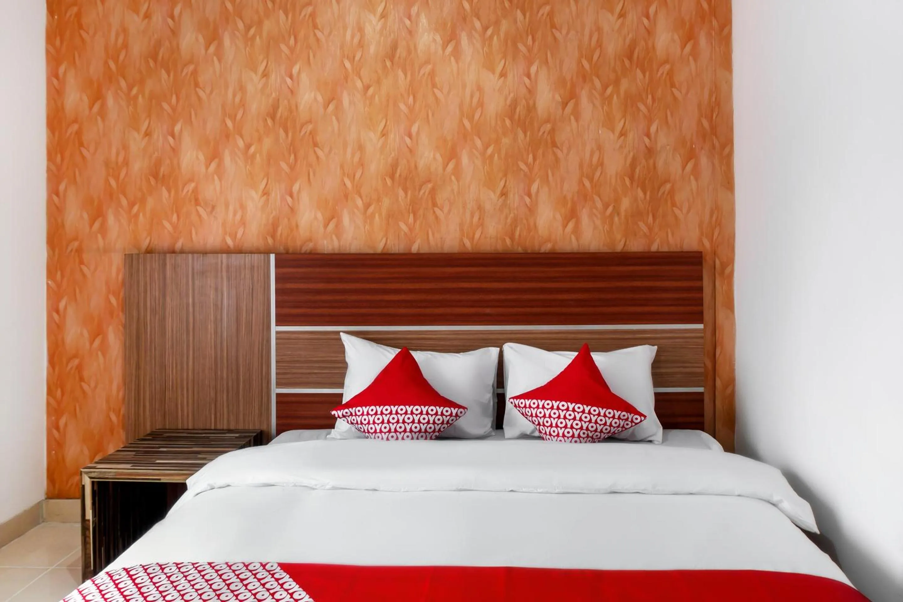 Bedroom in SUPER OYO 617 Sukaraja Residence Syariah