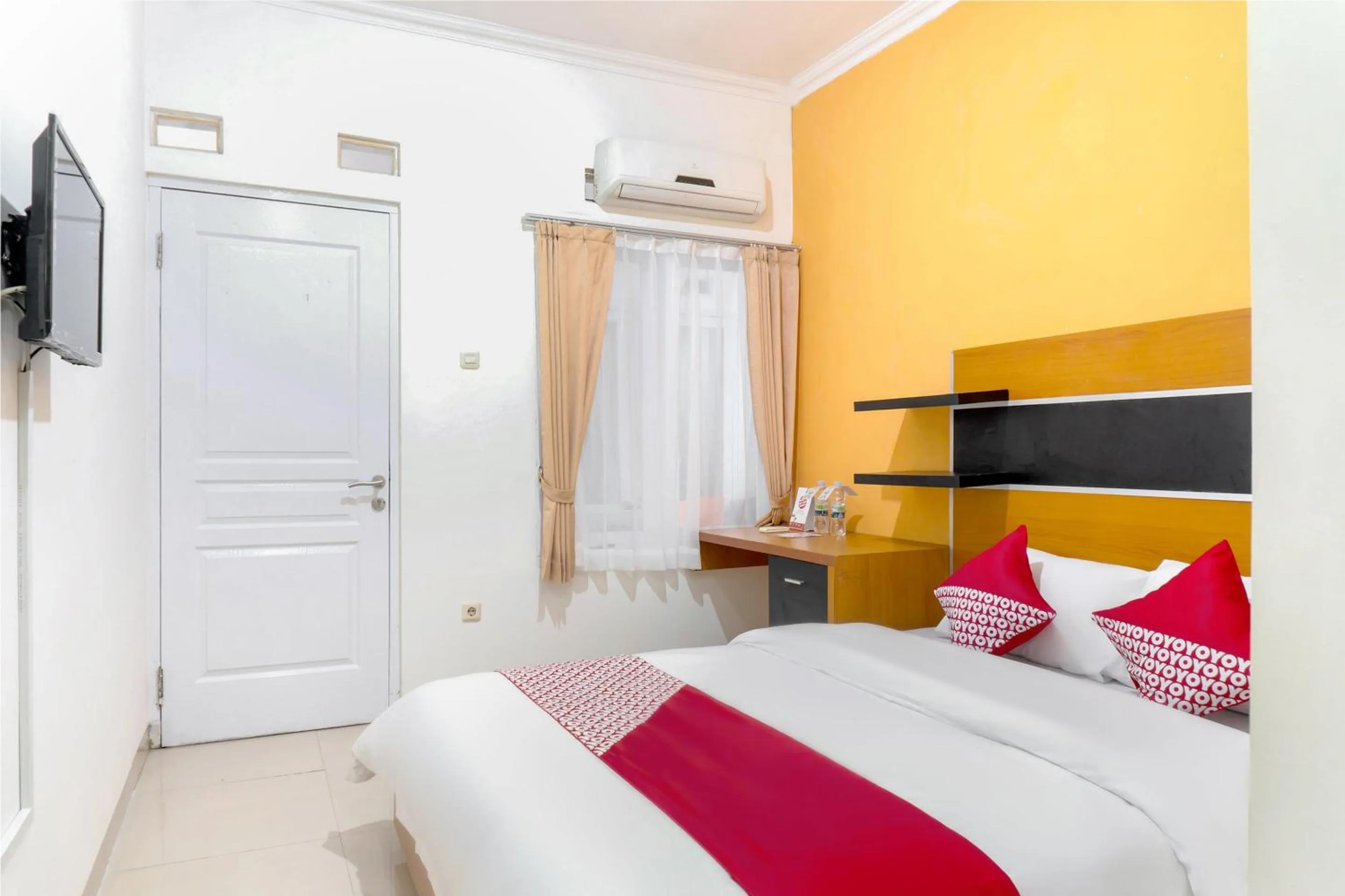 Bedroom in SUPER OYO 617 Sukaraja Residence Syariah