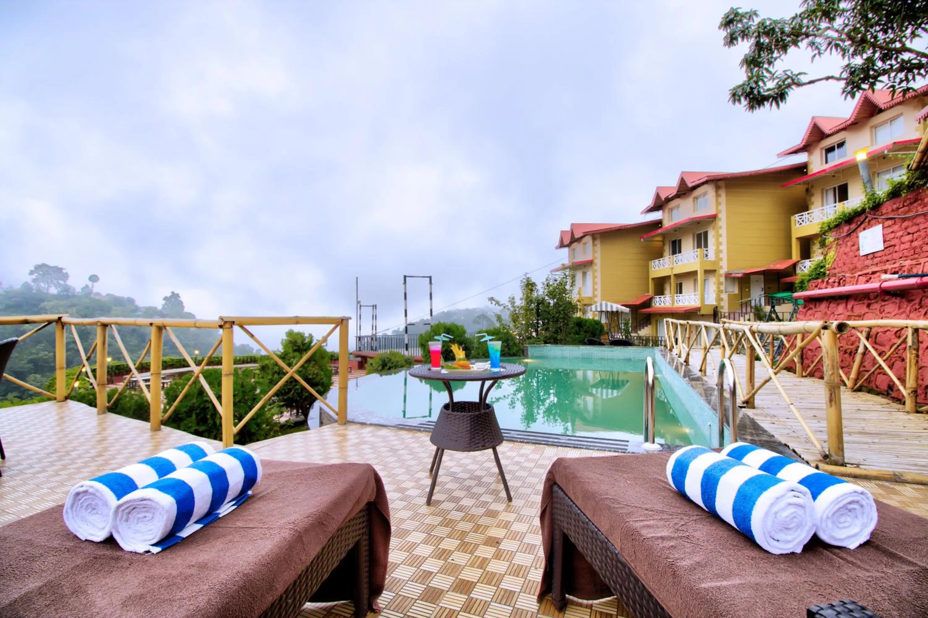Swimming pool in Cygnett Resort Mountain Breeze