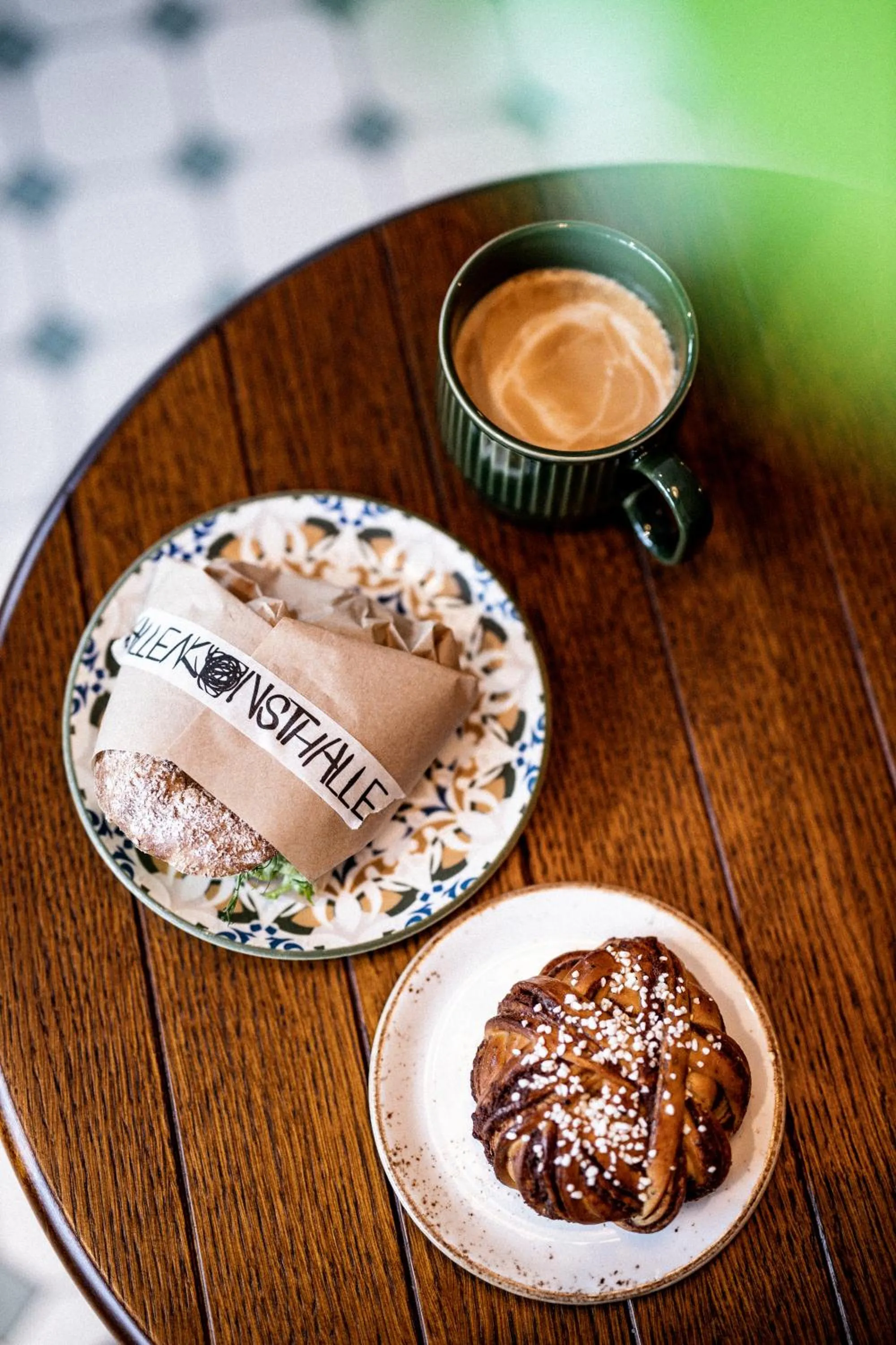 Restaurant/places to eat in Pop House Hotel