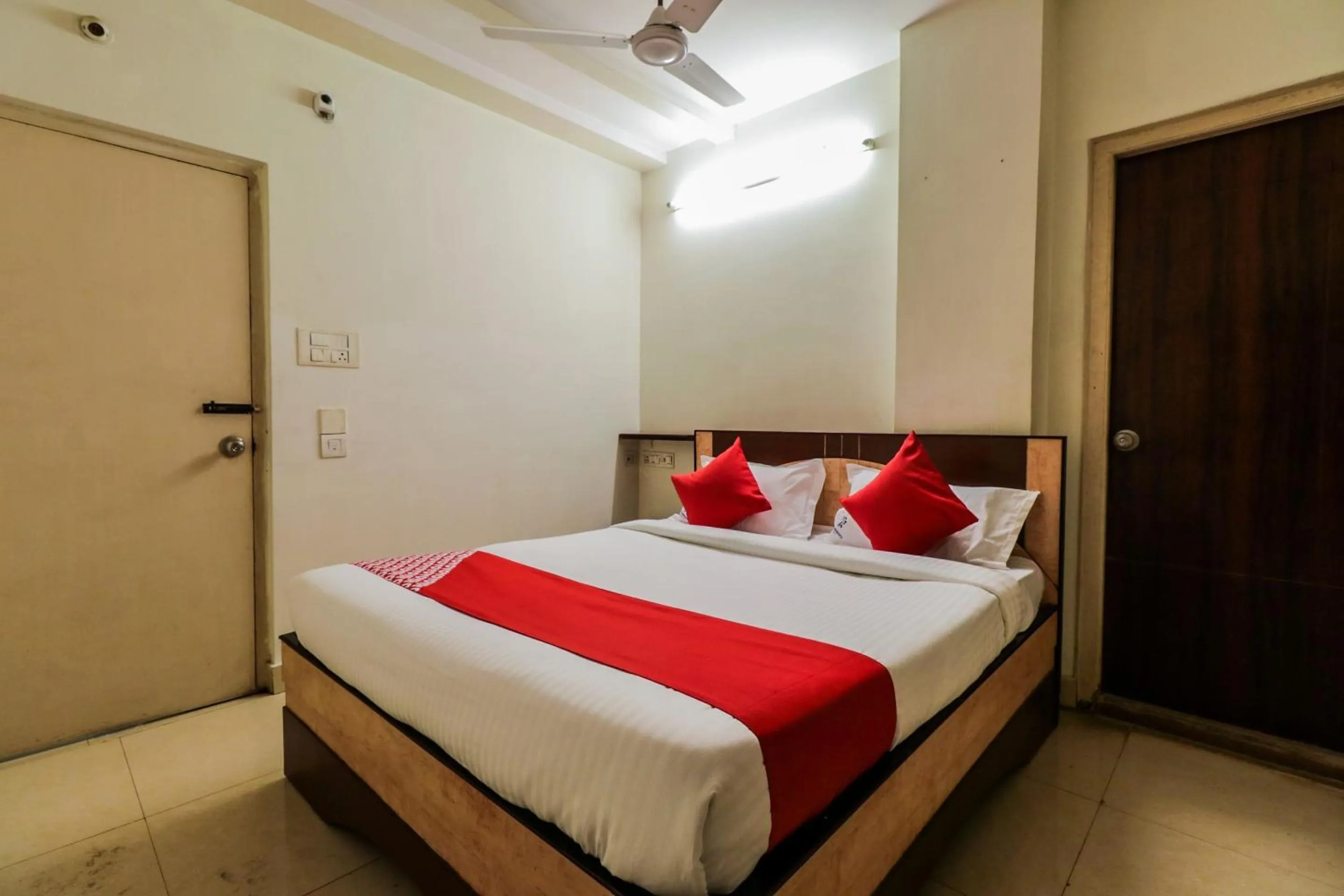 Bedroom, Bed in Hotel O Parnasala Princely