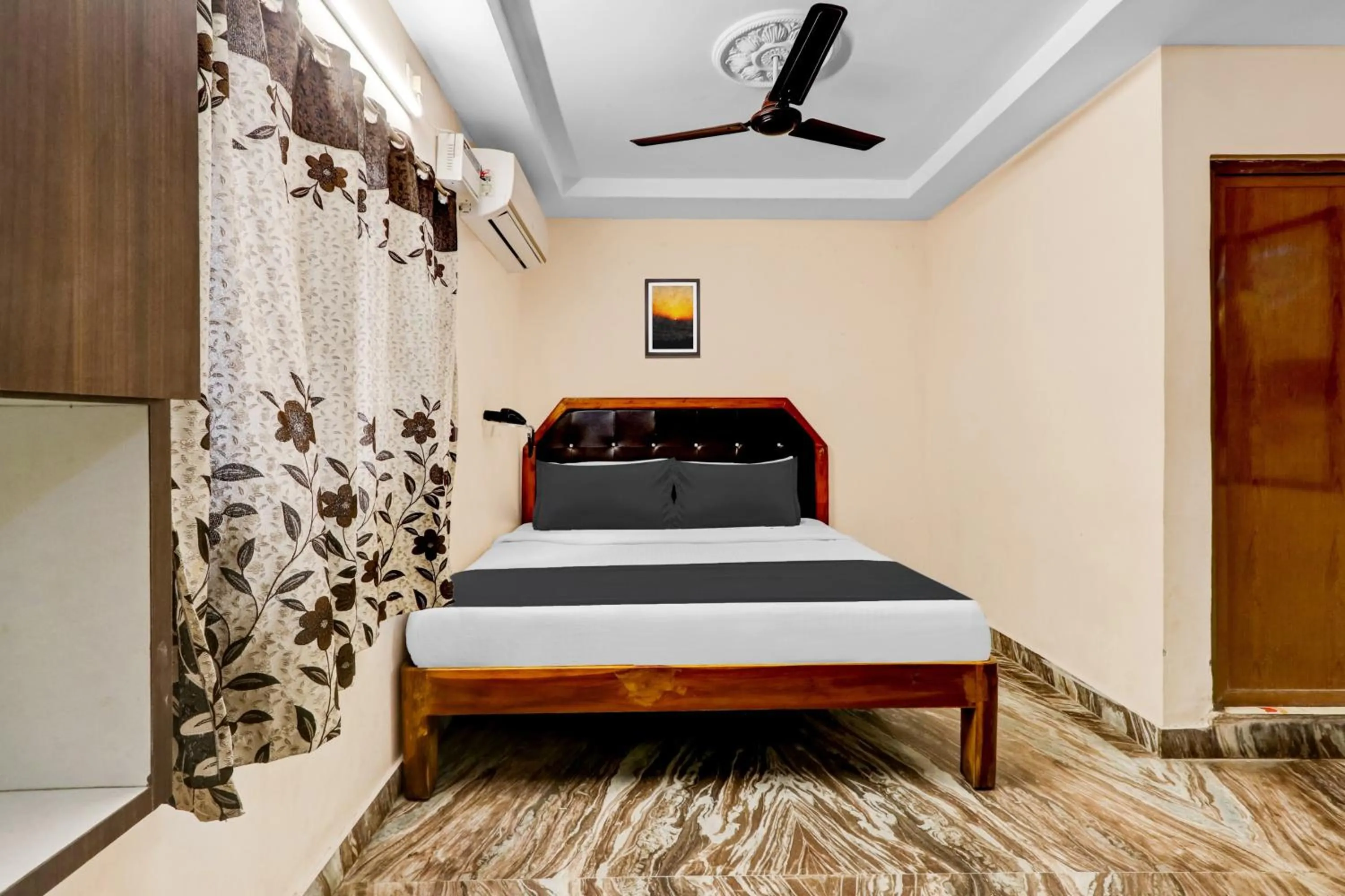Bedroom, Bed in Super Hotel O Adarsh Nagar Near Kavya Hospital