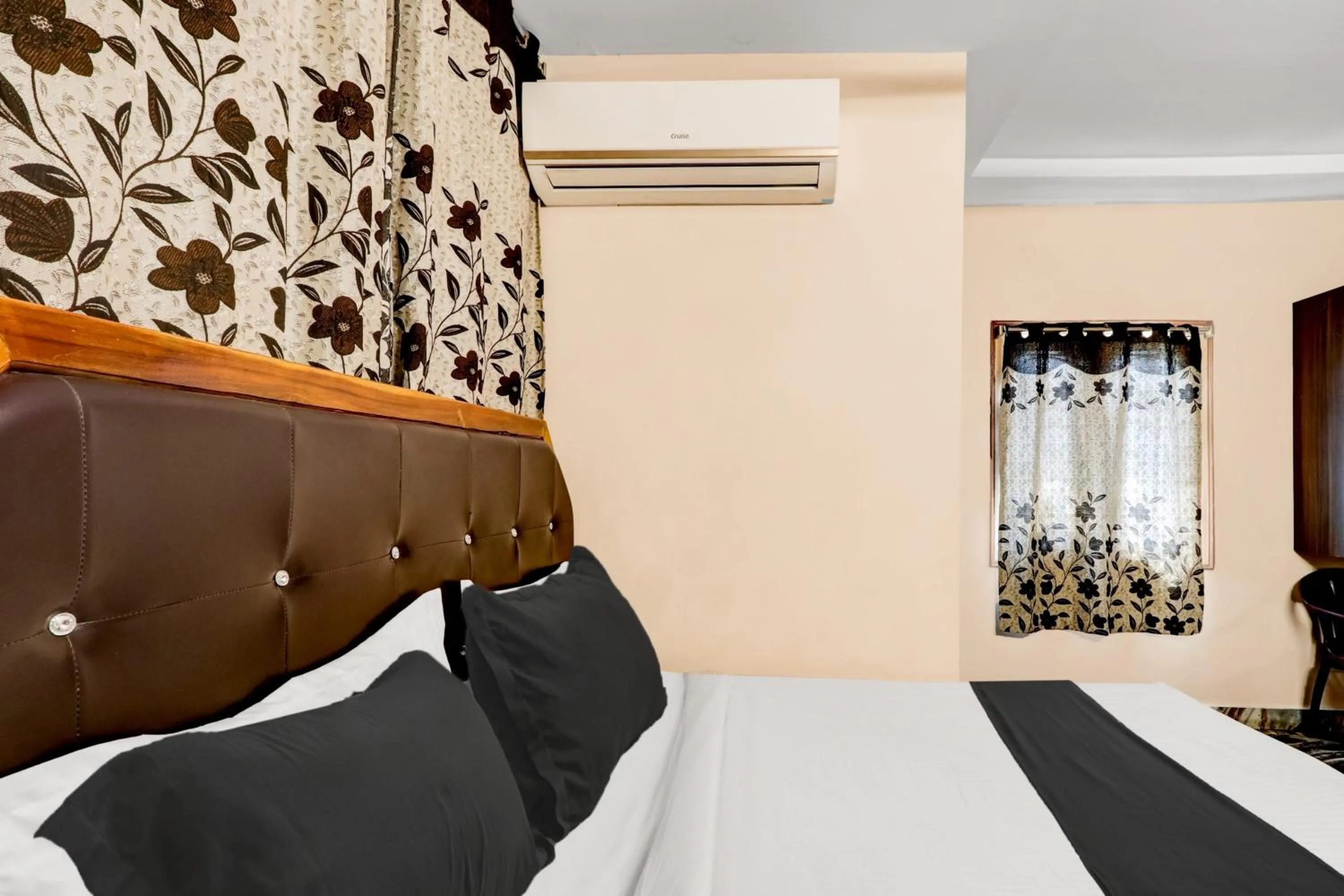 Bedroom, Bed in Super Hotel O Adarsh Nagar Near Kavya Hospital