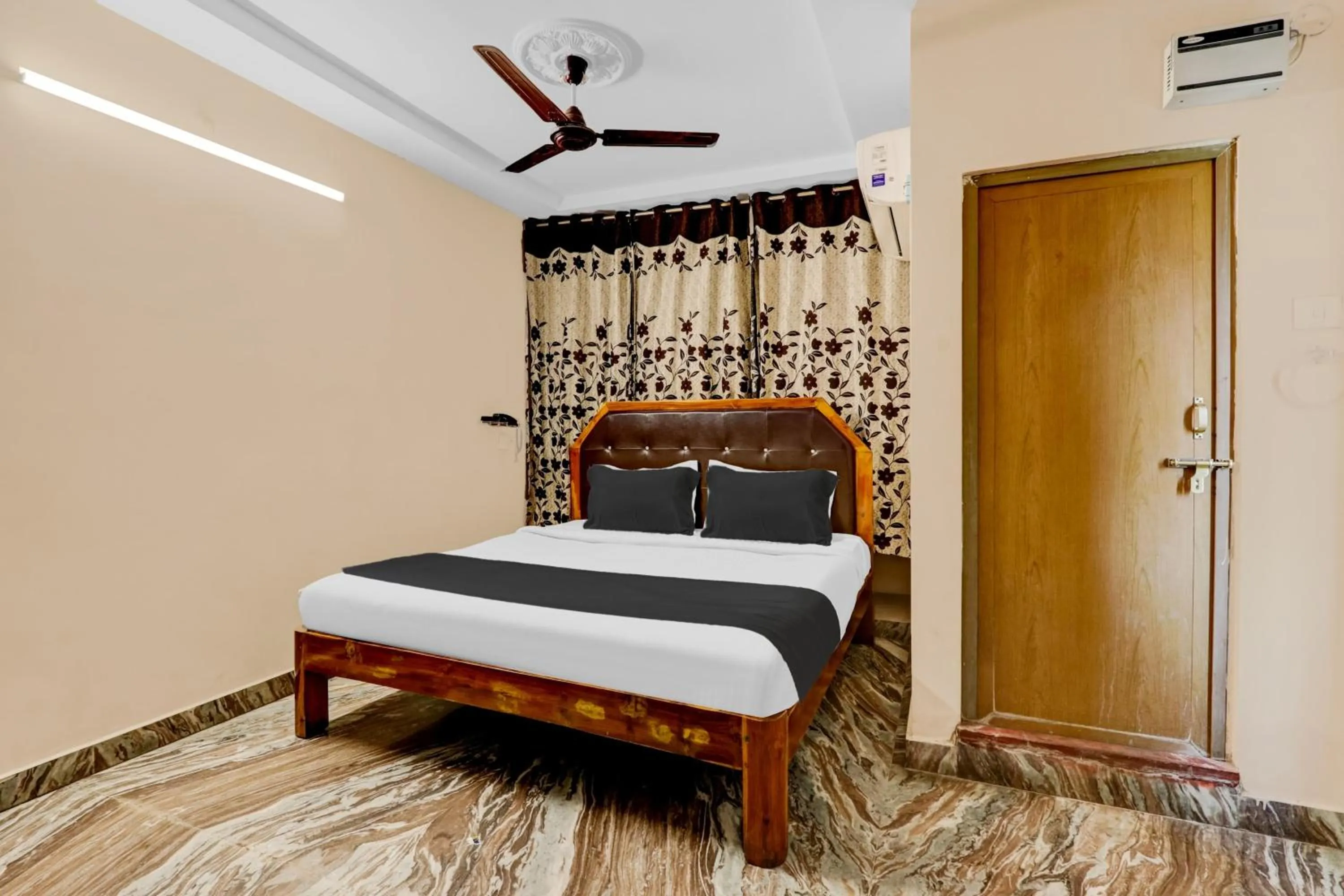 Bedroom, Bed in Super Hotel O Adarsh Nagar Near Kavya Hospital