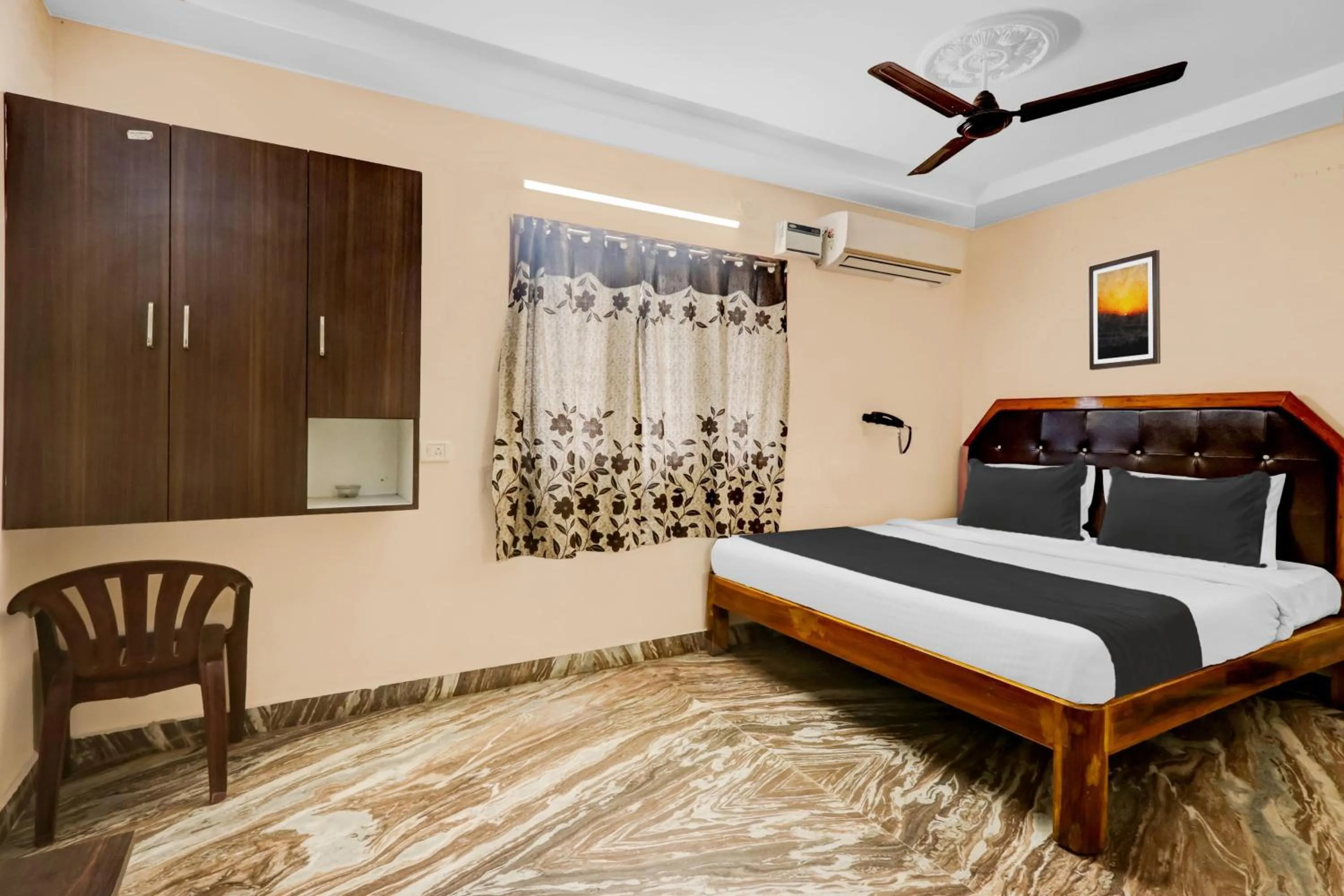 Bedroom, Bed in Super Hotel O Adarsh Nagar Near Kavya Hospital