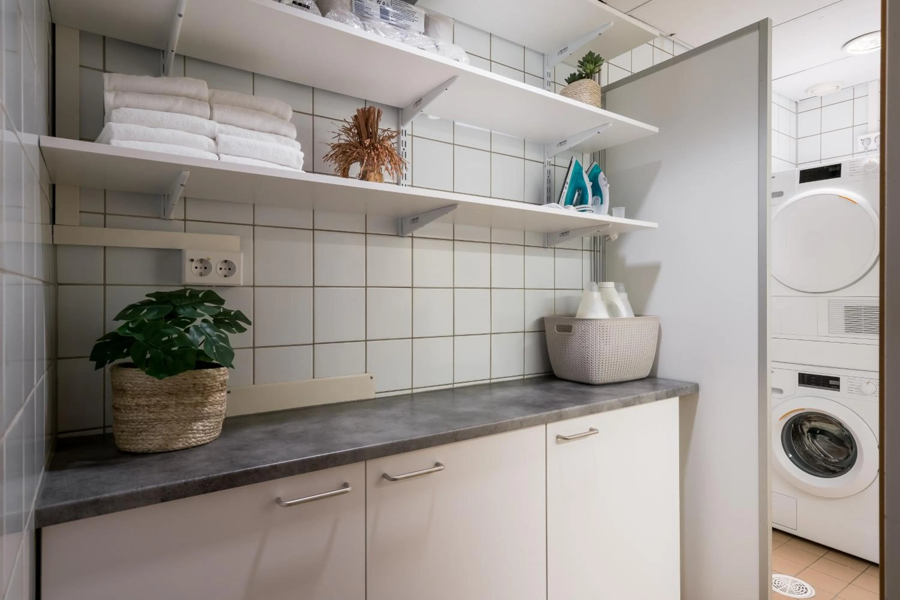 Communal kitchen in Hiisi Hotel Lohja