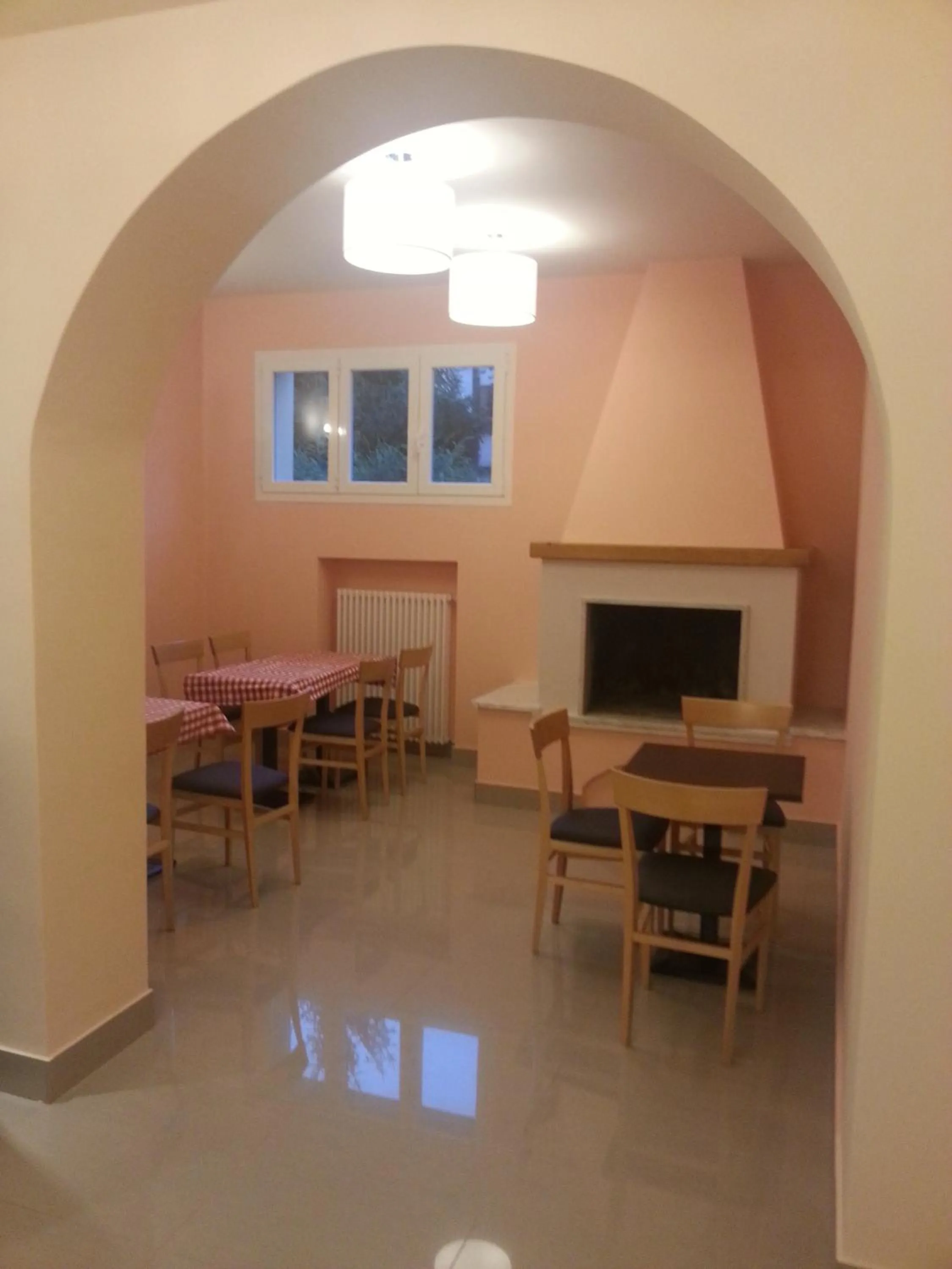 Restaurant/places to eat in Hotel Laguna Residence