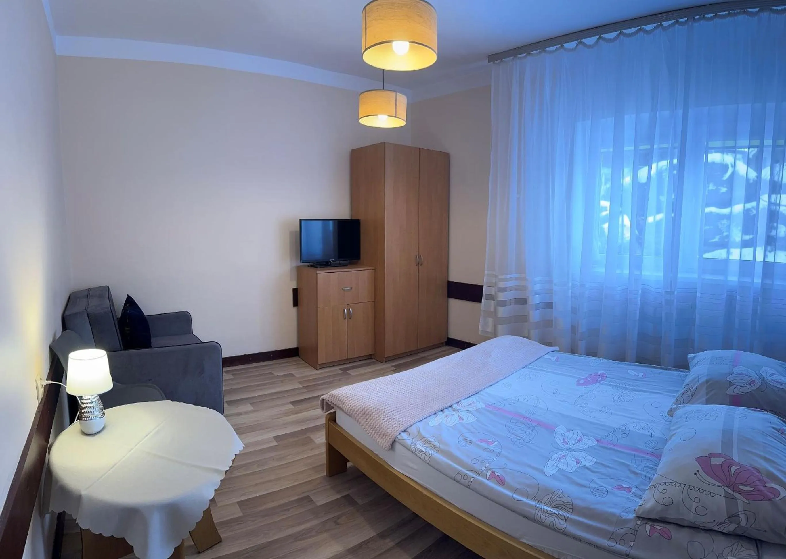 Communal lounge/ TV room, Bed in Dom wczasowy Przy Skałkach