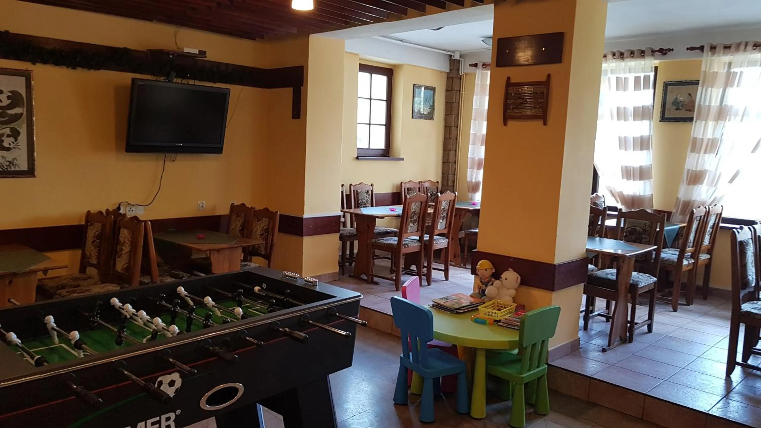 Communal lounge/ TV room in Dom wczasowy Przy Skałkach