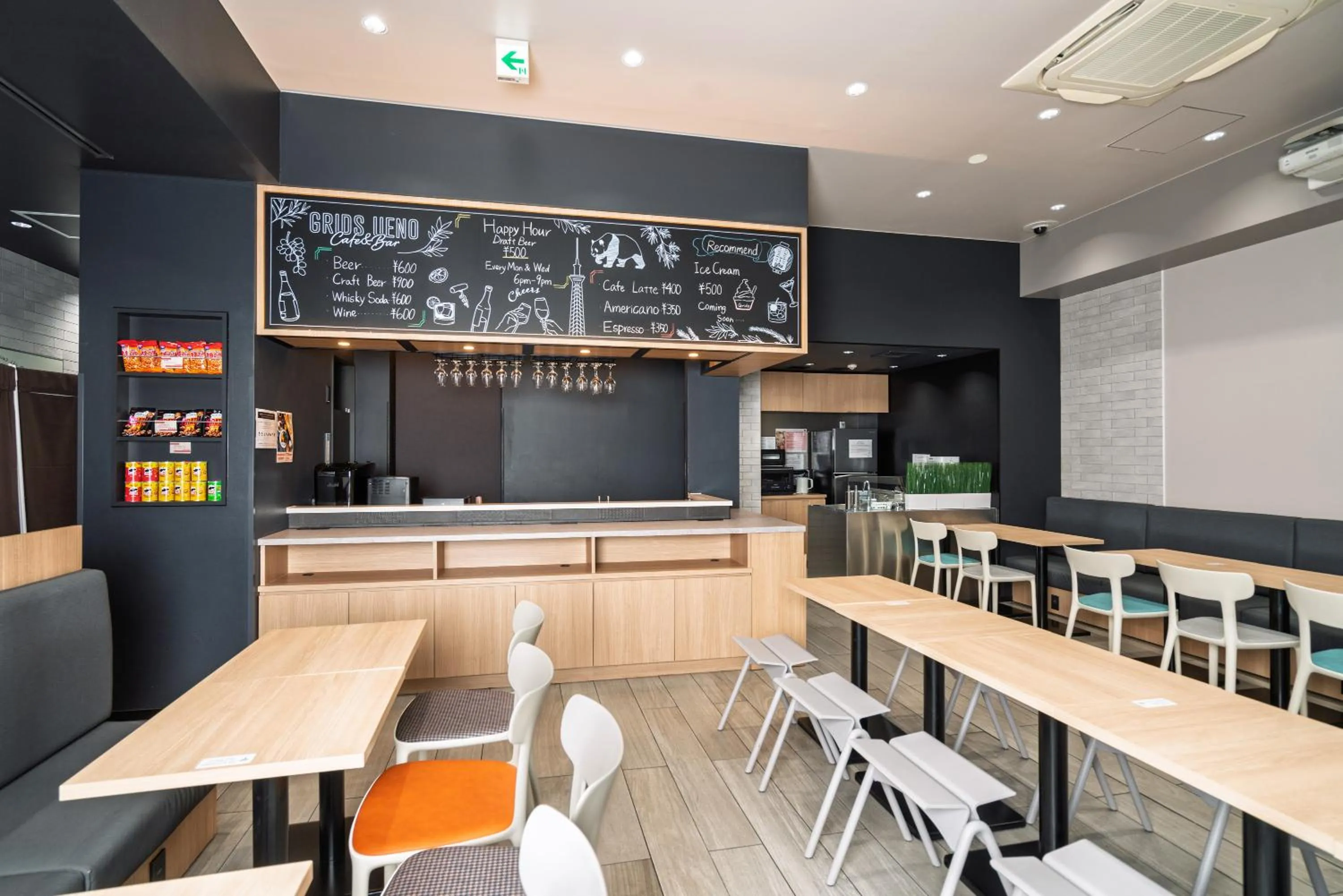 Communal lounge/ TV room in Grids Tokyo Ueno Hotel&Hostel