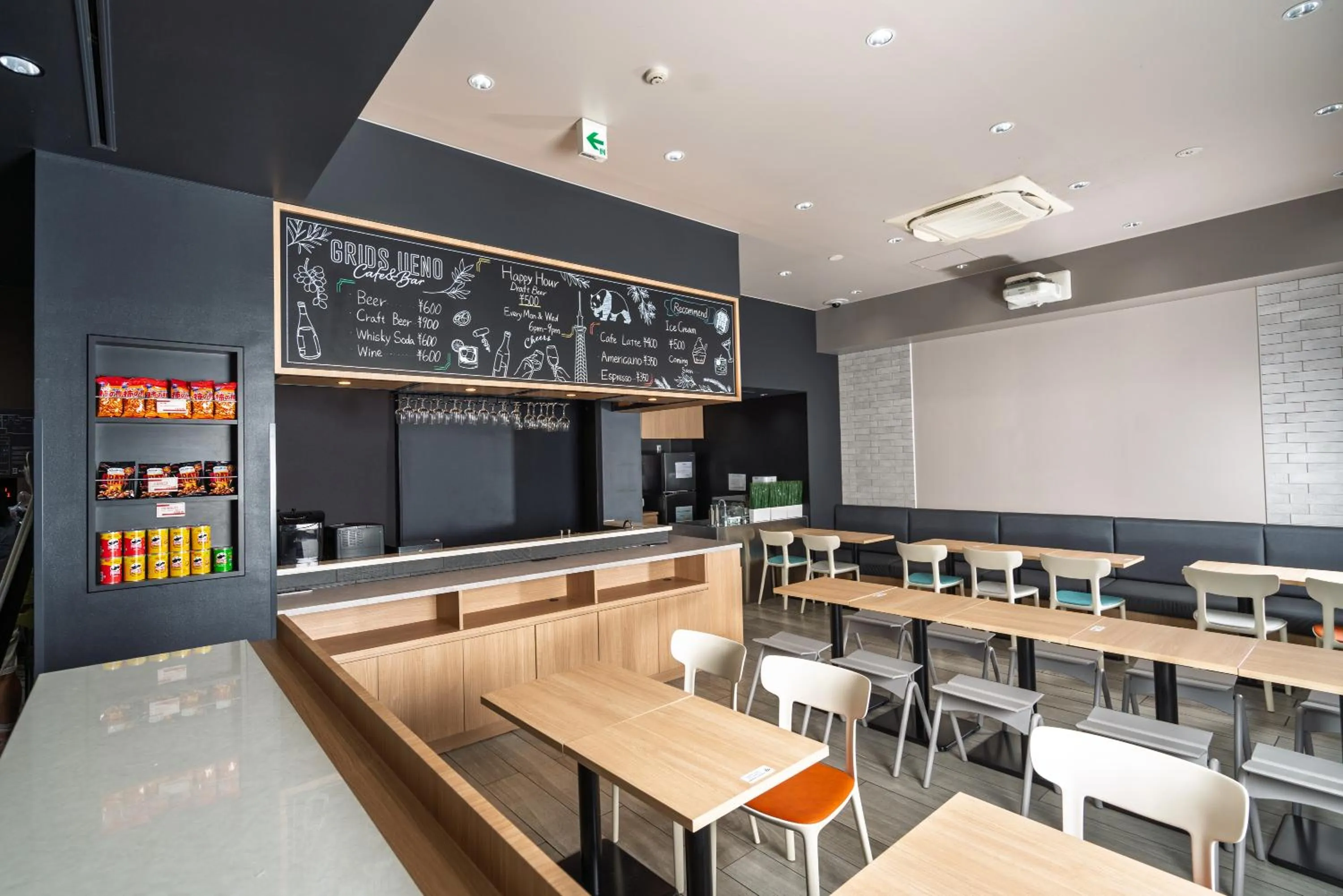 Communal lounge/ TV room in Grids Tokyo Ueno Hotel&Hostel