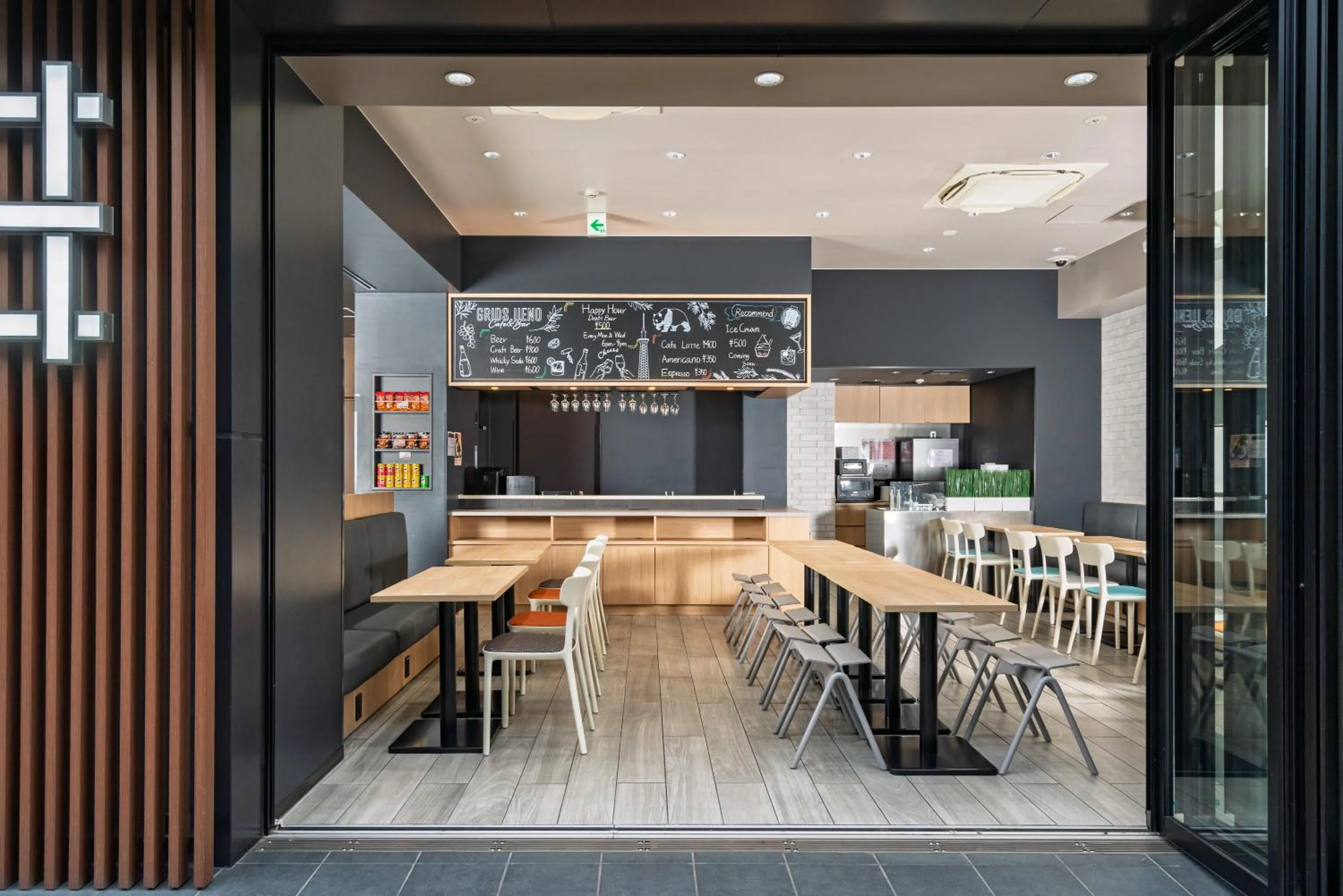 Communal lounge/ TV room in Grids Tokyo Ueno Hotel&Hostel