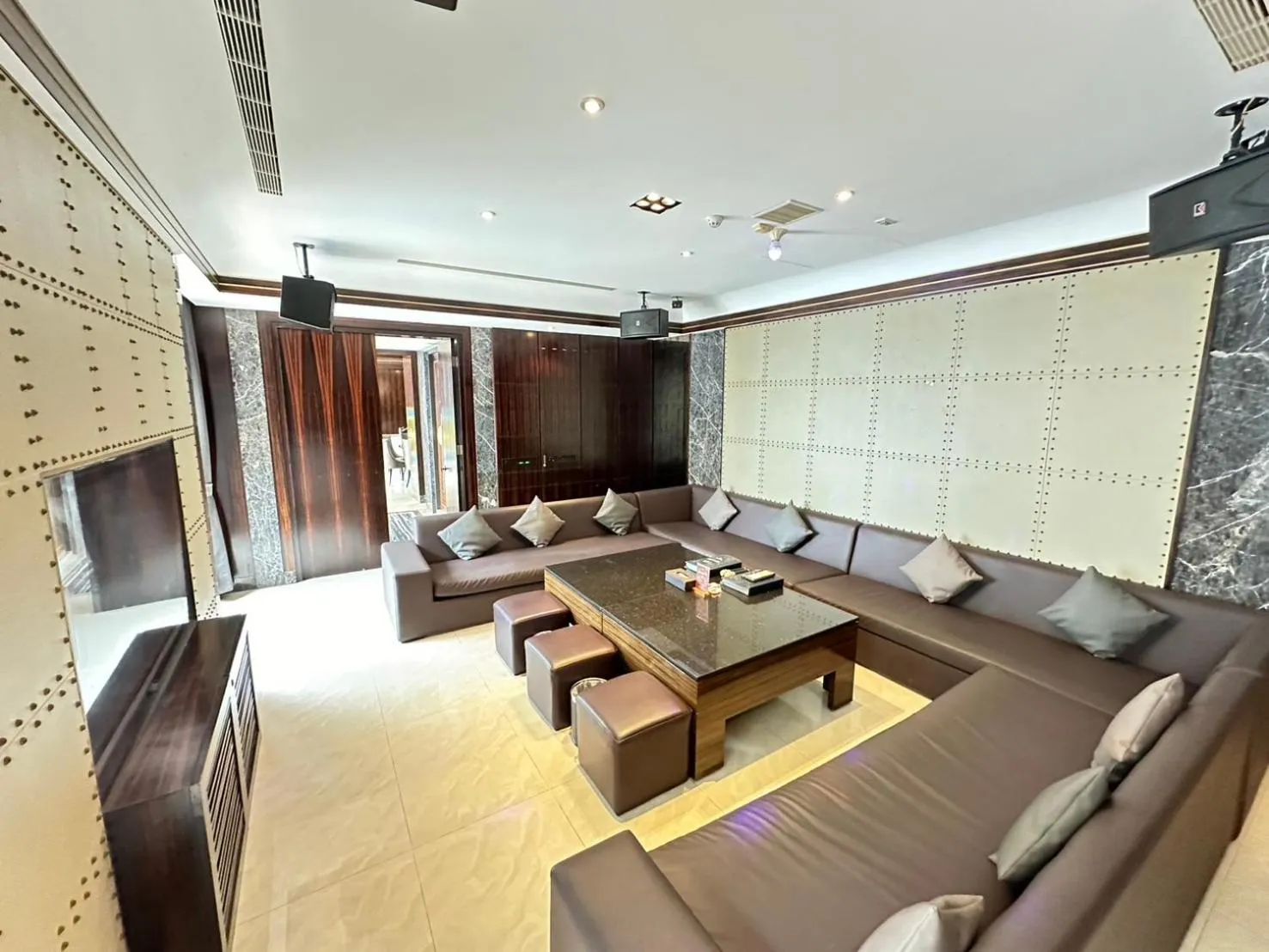 Decorative detail in H Villa Inn