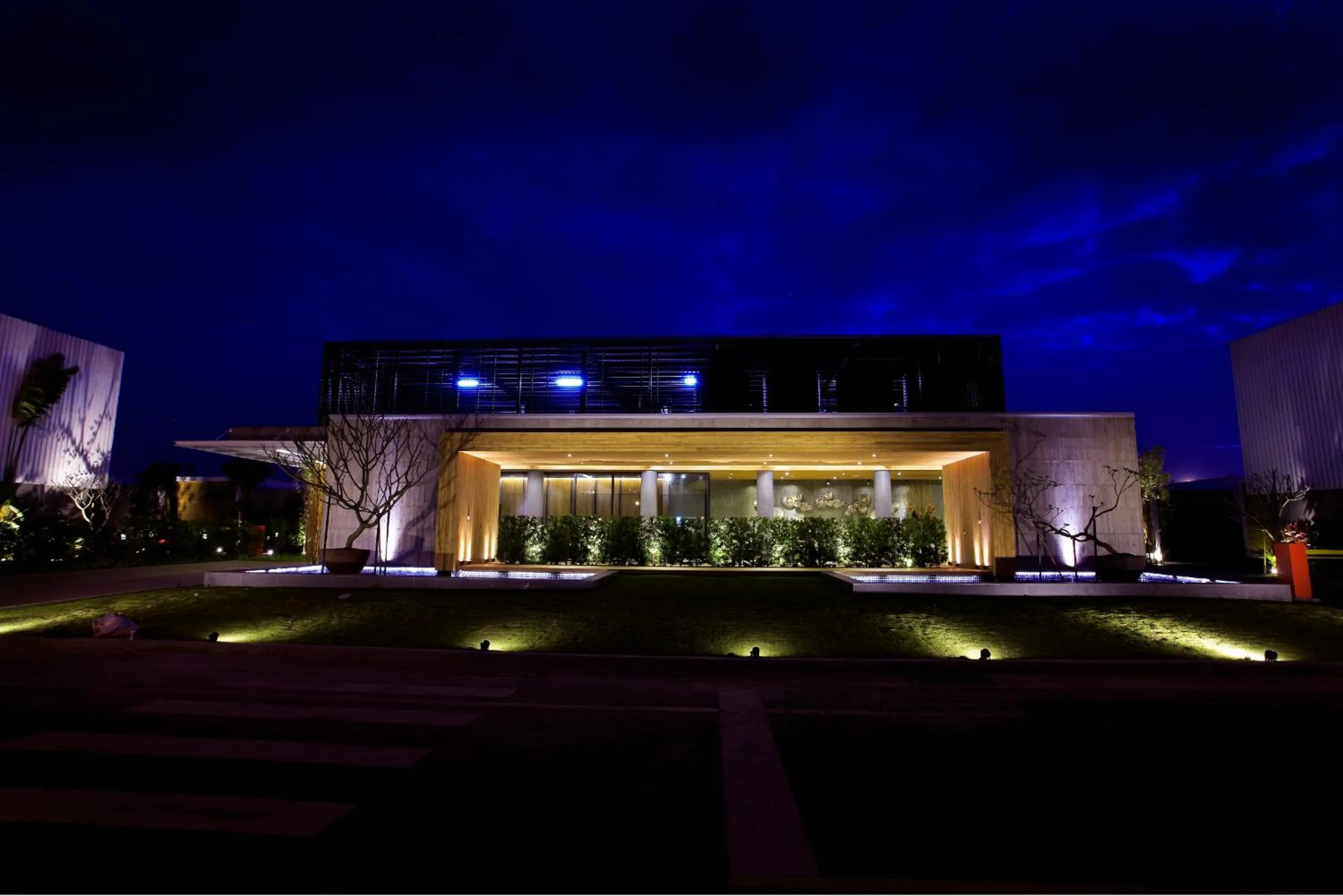 Facade/entrance in H Villa Inn