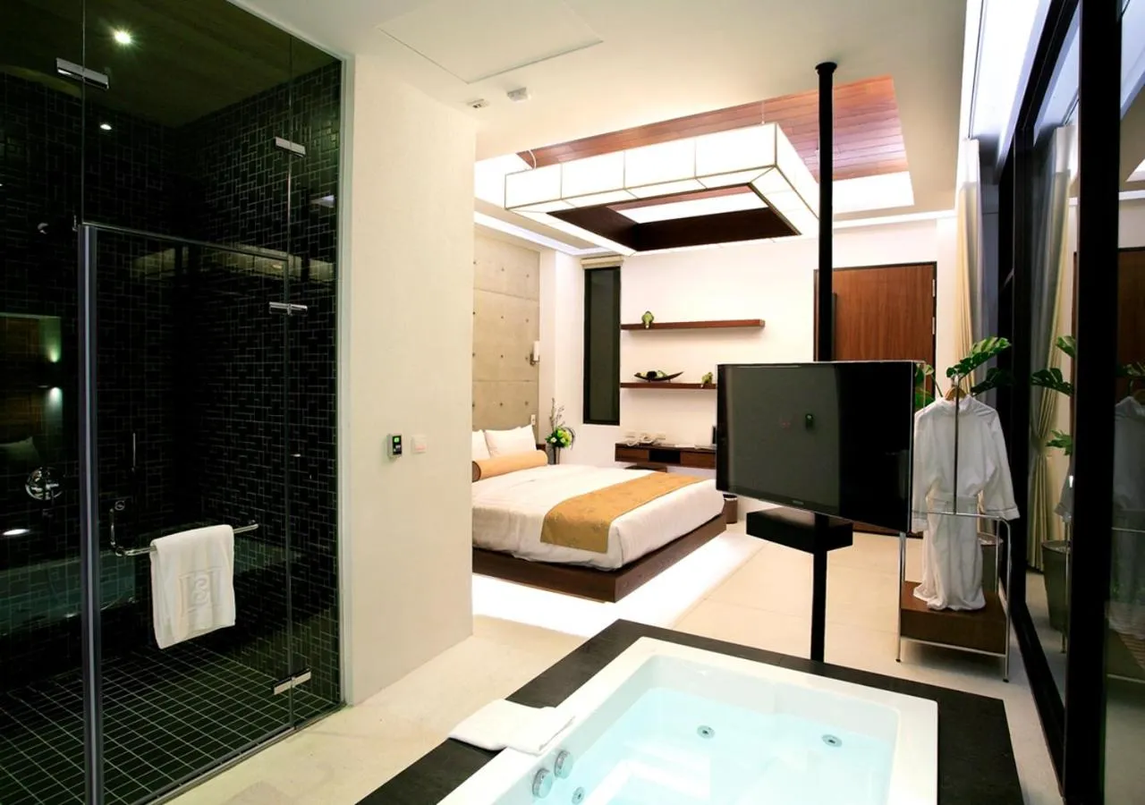 Bathroom, Bed in H Villa Inn