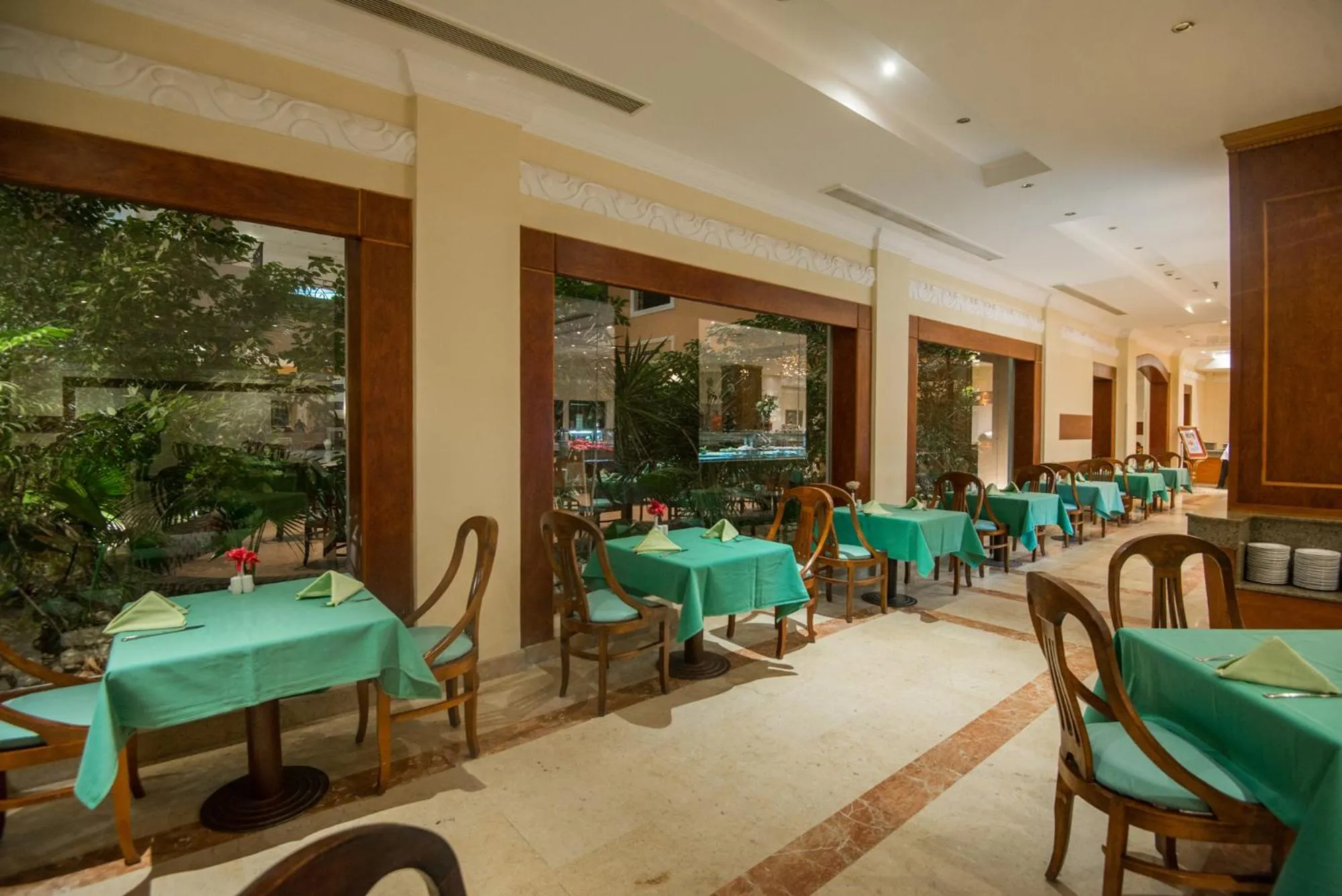Restaurant/places to eat in Imperial Shams Abu Soma