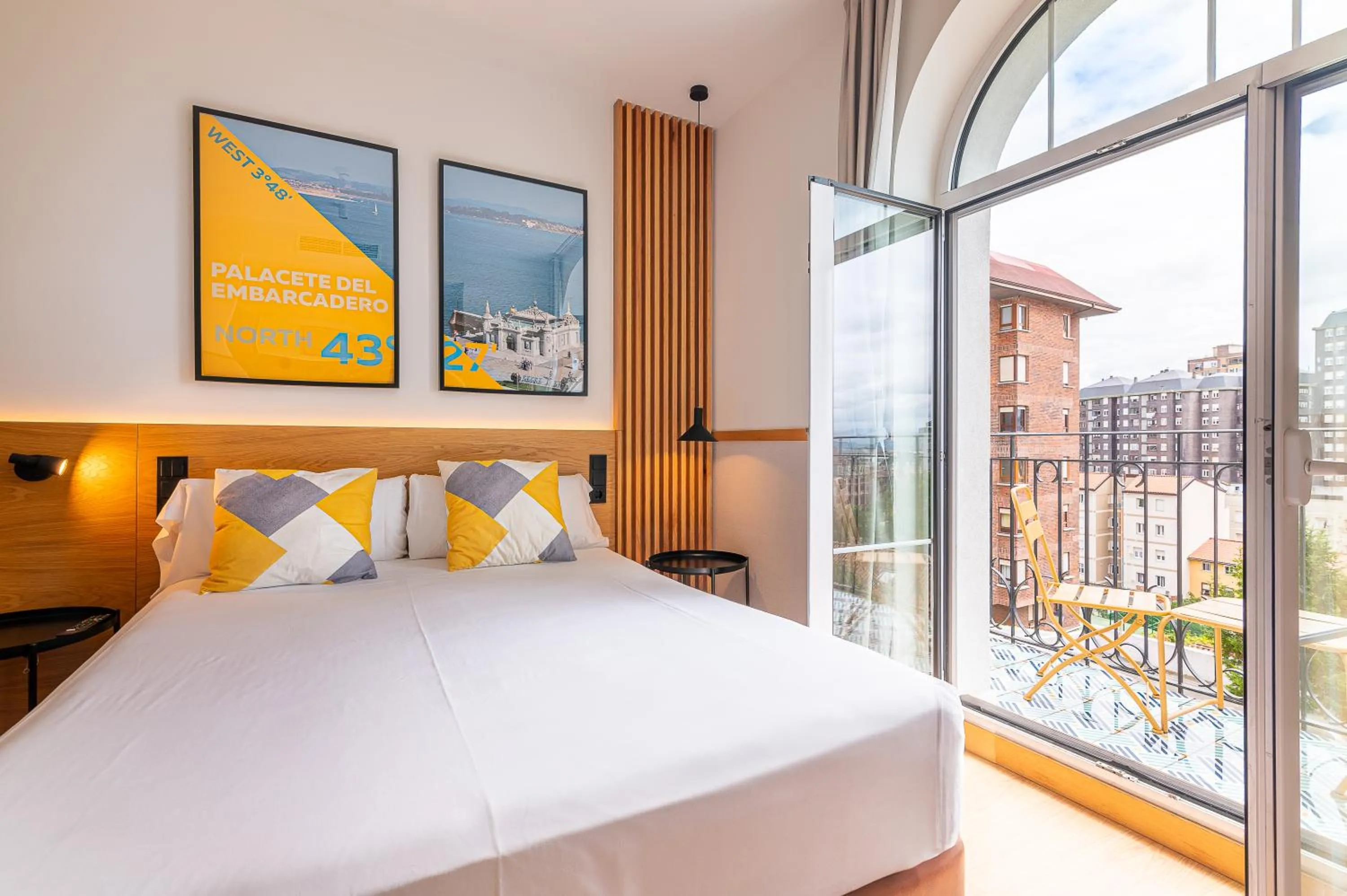 View (from property/room), Bed in Sercotel El Balcón de la Bahía Suites