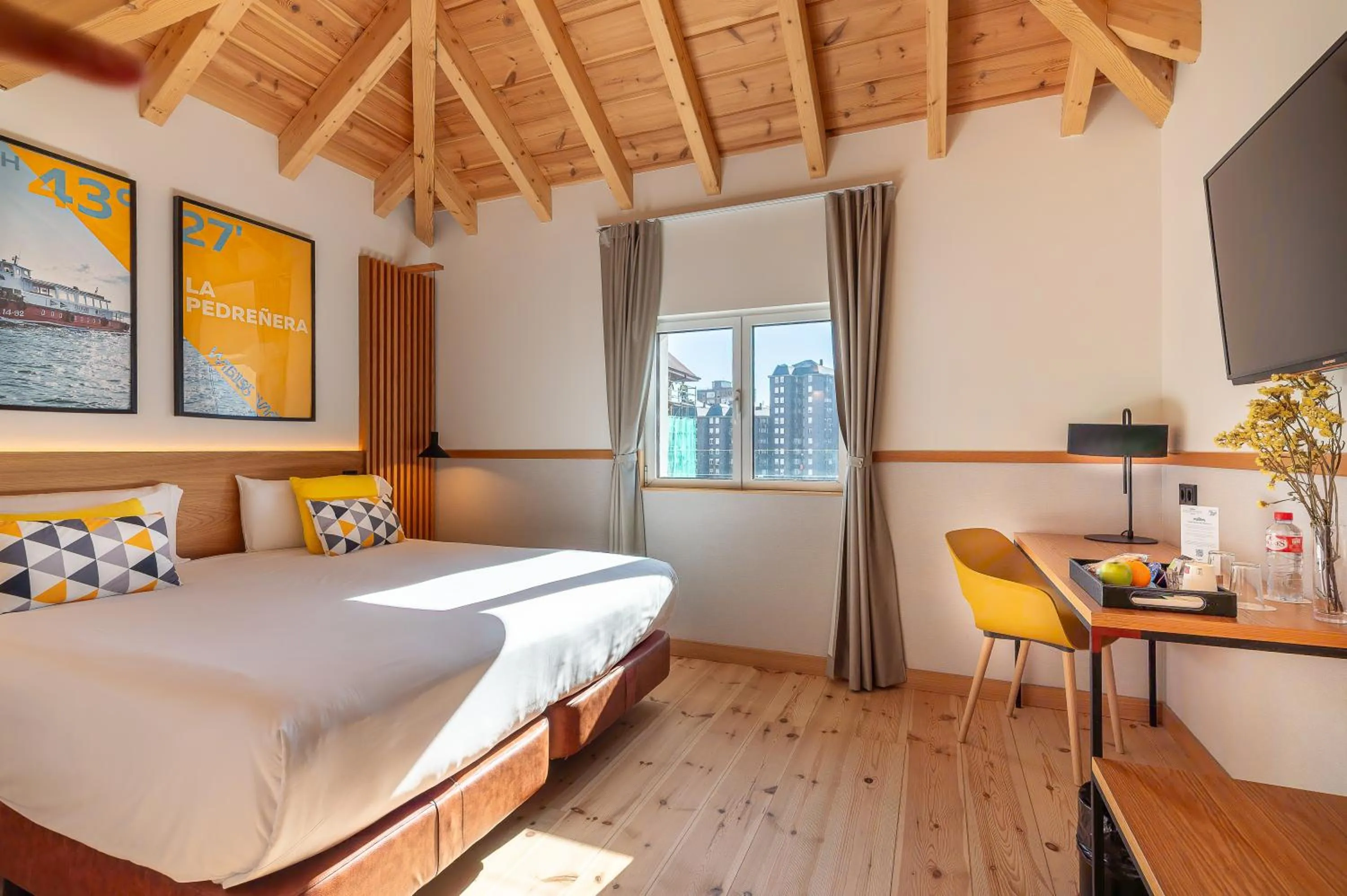 View (from property/room), Bed in Sercotel El Balcón de la Bahía Suites