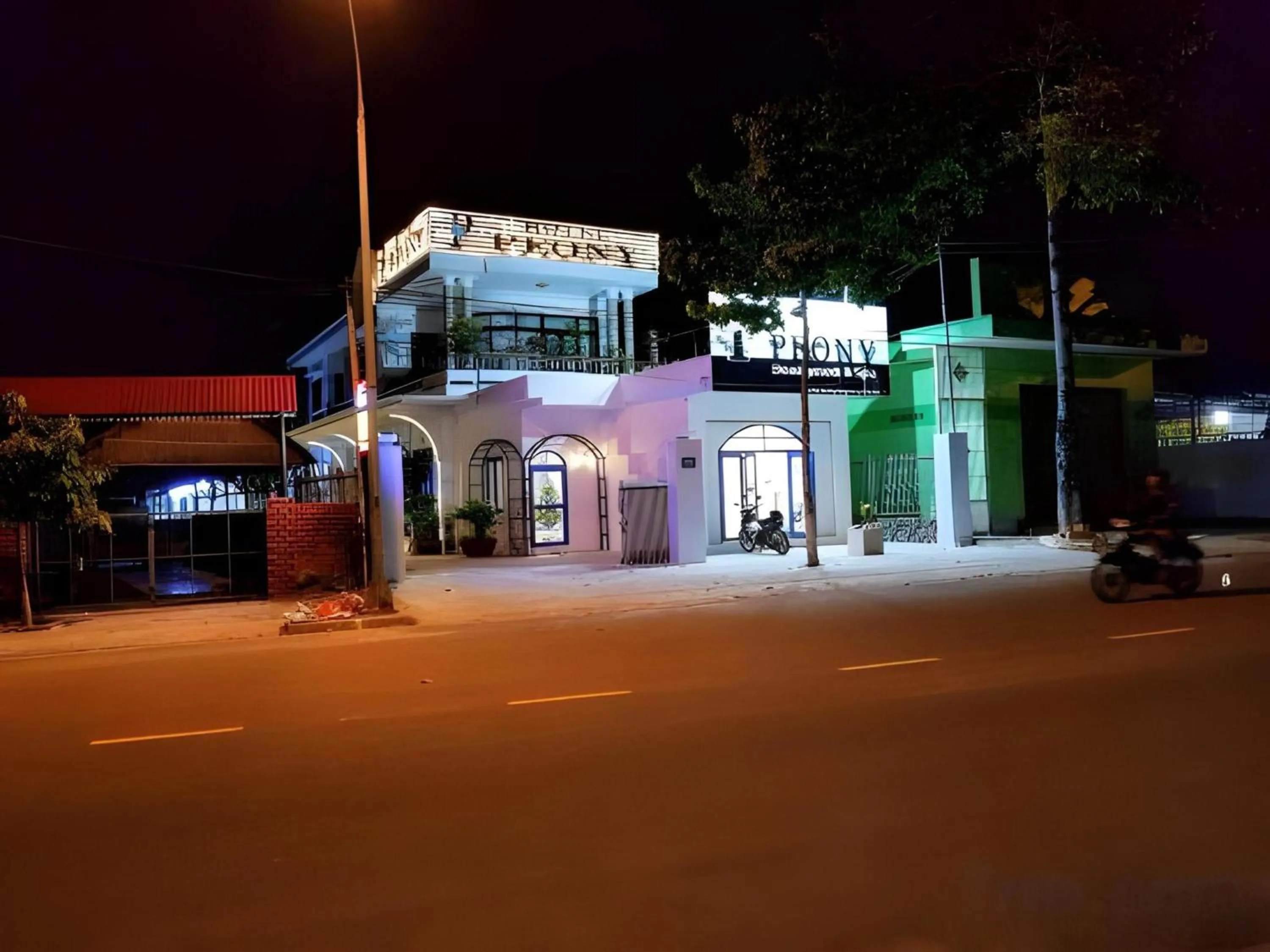 Property building in Super OYO 598 Peony Hotel